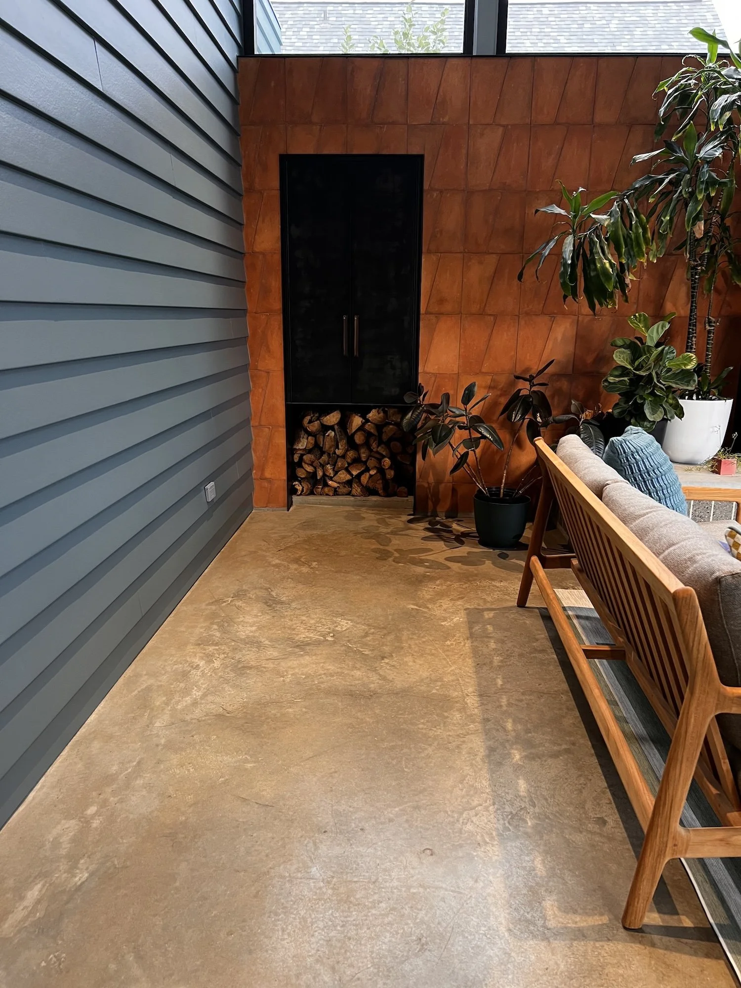 EXT_Columbia_patio_terracotta.jpg