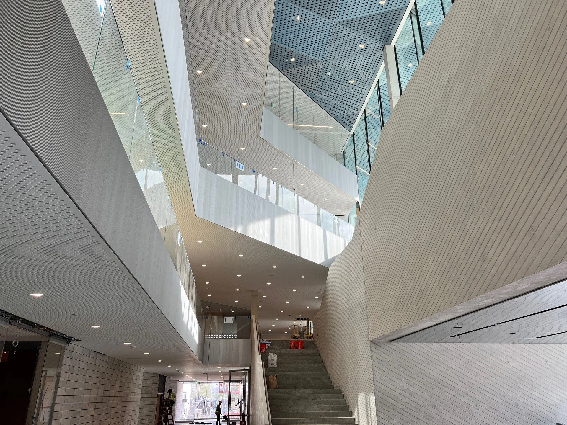 More from the Ismaili Center Houston, Farshid Moussavi Architecture, @farshidmoussavi design architect. The video shows the building's tremendous creativity with dynamic spaces and layered patterning.

#concrete #concretefinishes #concretefinishing
#