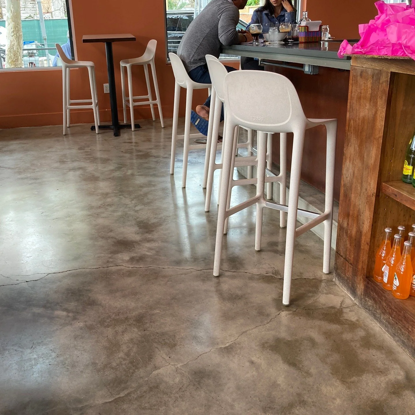 Cuchara restaurant&rsquo;s reused floor was once a grocery store&rsquo;s. Now it is the home of convivial nights in a CDMX-inspired setting, with crafted food and beverages. Provecho! 

#concrete #concretefinishes #concretefinishing #concretepolishin