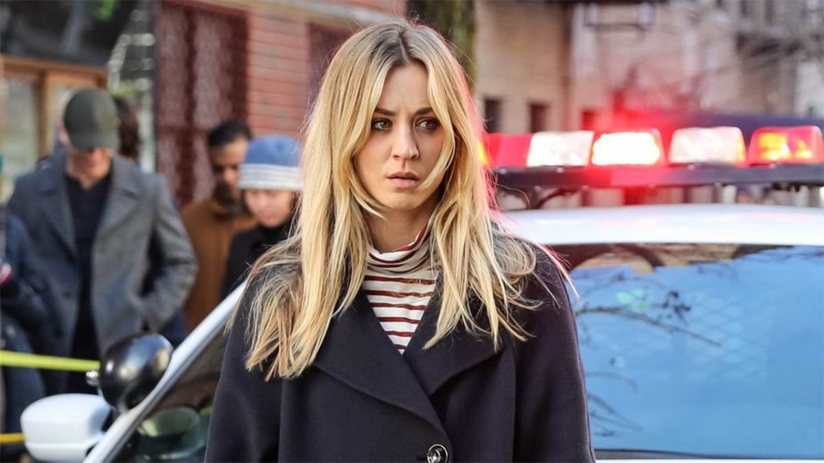 'The Flight Attendant': Champán y hamburguesas