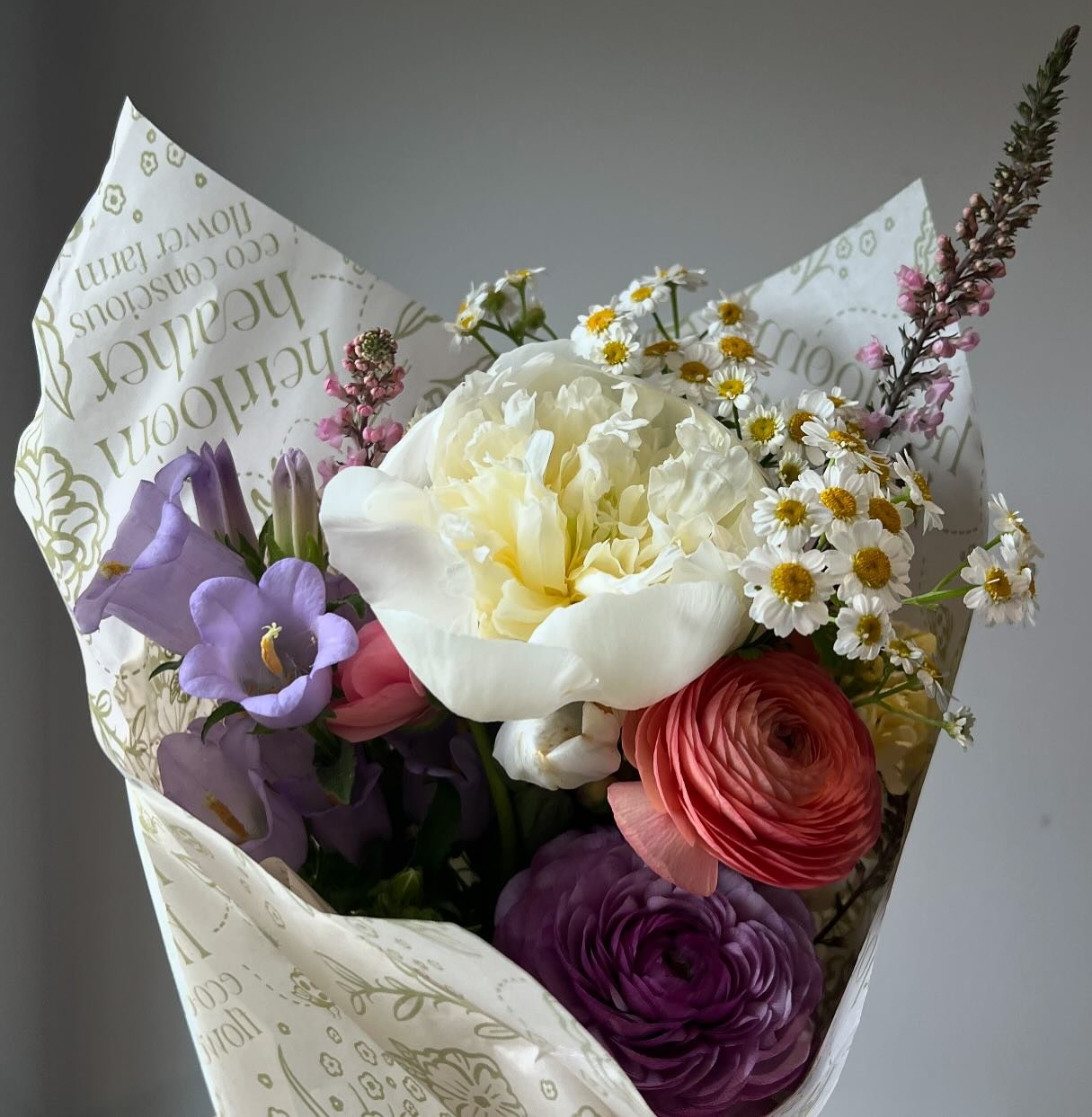 4 days ✨✨✨🌸🌸🌷🌷

When I started the bloom club I wanted to give people a way to get excited about the upcoming season on the farm with us. We curate the most Interesting &amp; fragrant flowers for the club, spending hours pouring over all the newe