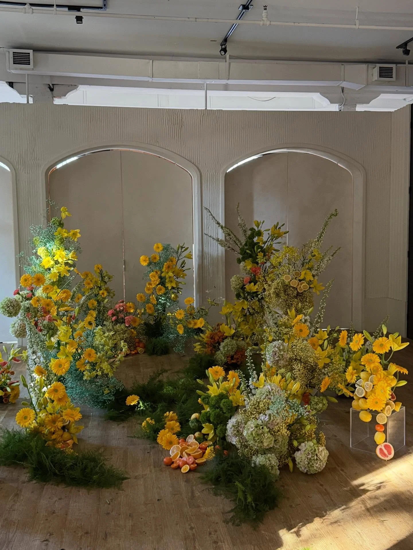 2/3 the day we learnt to paint with colours, the classic @aullingatelier installation &amp; chair deco! 

Such a dream to learn these techniques and bring them into my own work ~ 

Thanks to the hosts of this workshop💓

@theflower597toronto @partywi