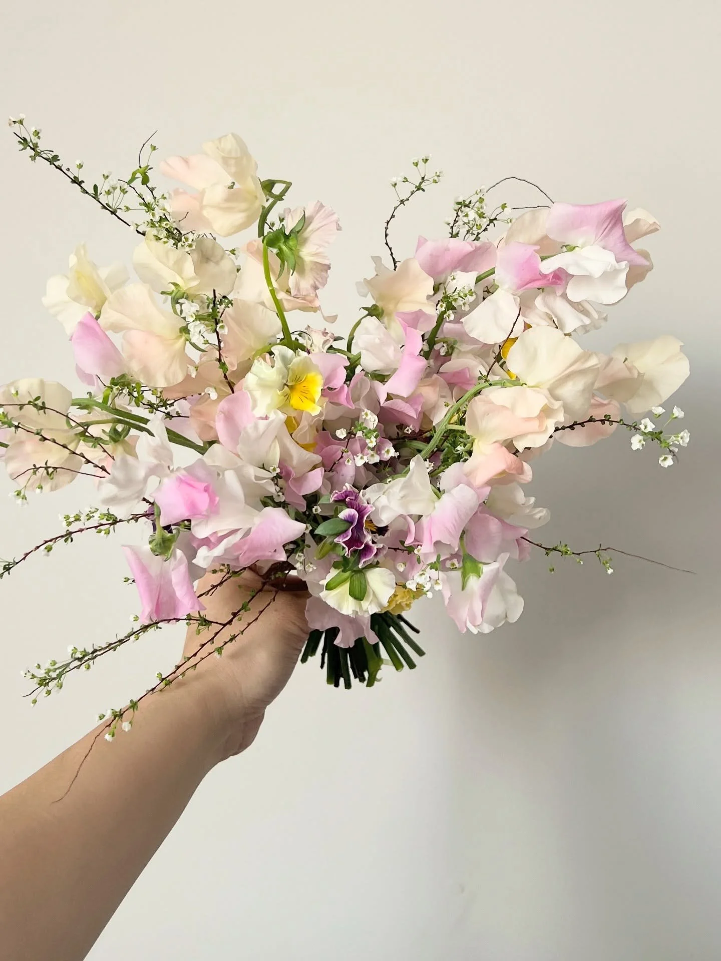 Loving the wild, whimsical shapes of 2026. 🌸

Garden-inspired wedding bouquet featuring airy sweet peas, delicate pastels, and organic movement. 

🌿Designed for couples who love refined, seasonal florals.

Soft blush, buttercream, and fresh green t