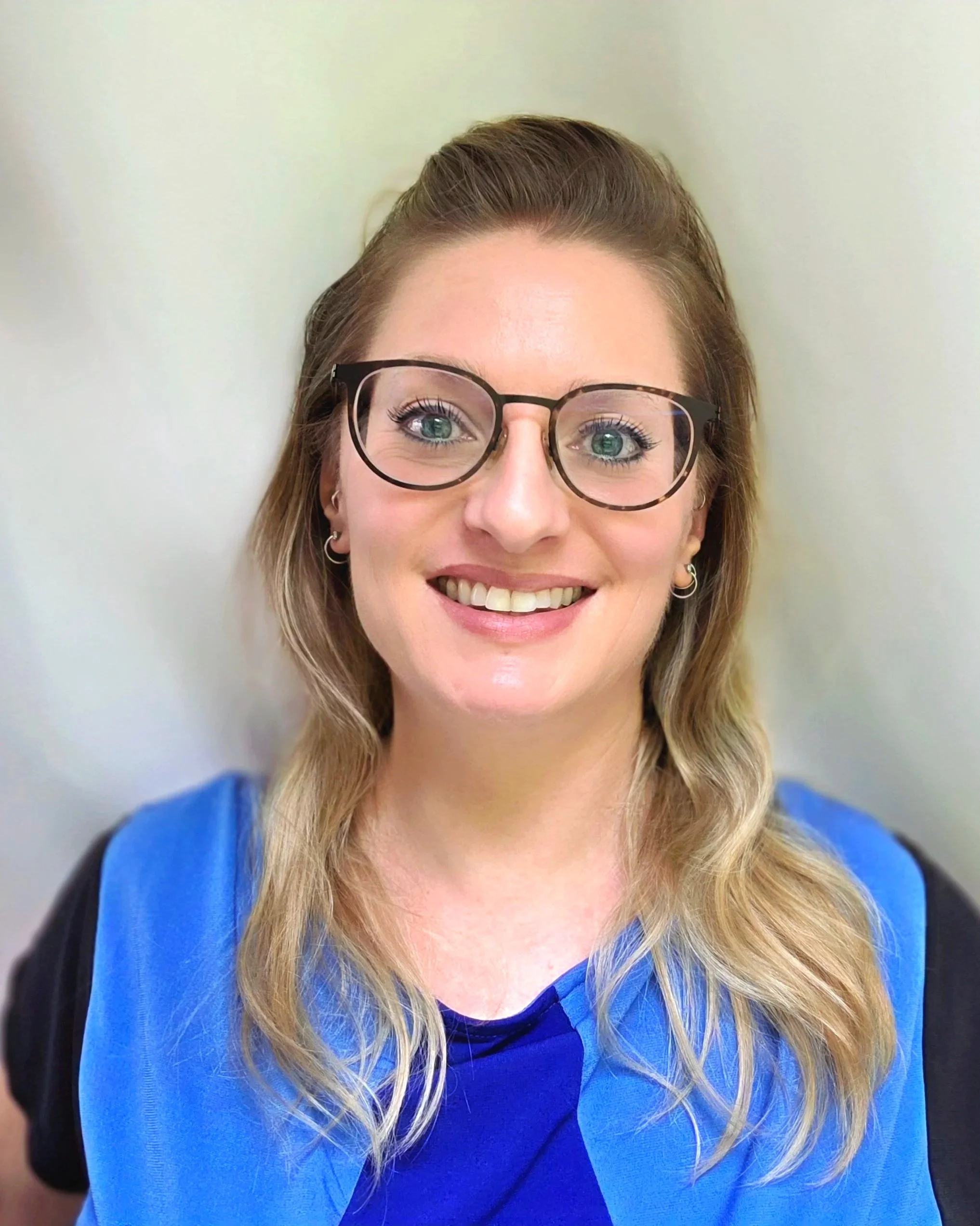 Tiel Wilczynski, Licensed Professional Clinical Counselor (LPCC) and Licensed Professional Art Therapist (LPAT, ATR), LGBTQ+ affirming therapist for trauma, autism, ADHD, and anxiety at Mind Trek Counseling in Cleveland Heights, Ohio