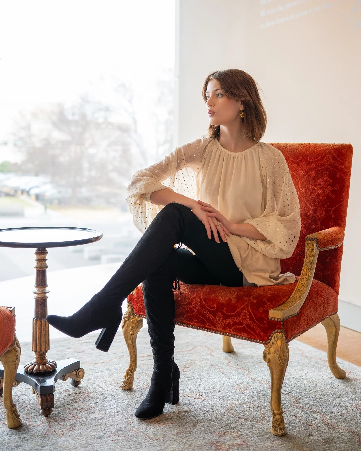 Subtle shadows and warm softness, or clean lines with stronger contrast. Which do you prefer?

Model: @ivylightsey 

#nikoncreators #withmytamron 
@nikonusa
@tamronamericas