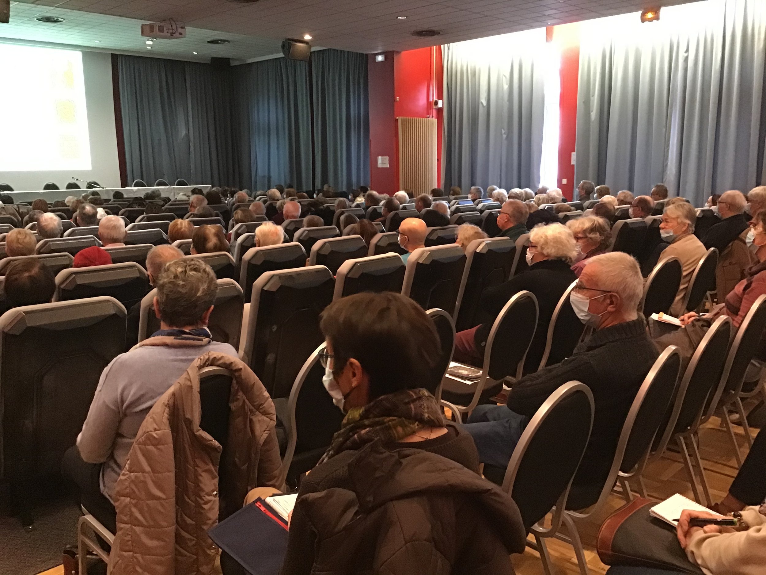 Lons-le-Saunier: salle comble pour la première partie de la conférence de l’Université Ouverte: « Quand les icônes racontent l’histoire de la Russie »