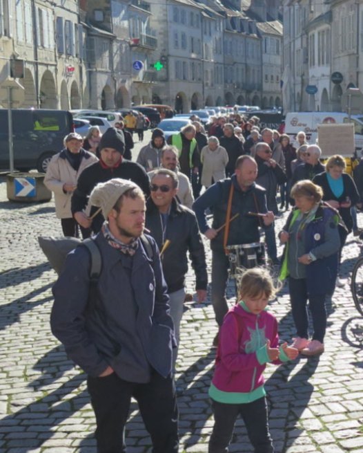 Lons-le-Saunier: 70 manifestants anti-pass vaccinal ce samedi 26 février, alors qu’une grande majorité d’entre eux manifestaient à Besançon