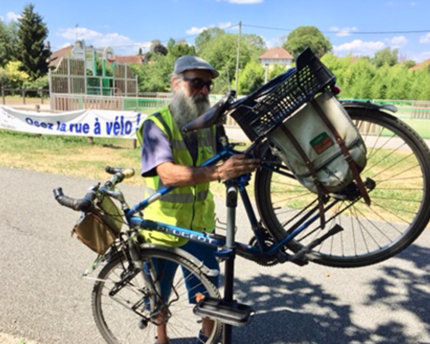 Courlans: Vous avez un petit problème de vélo ? Le relais-vélo de la Voie Bressane vous offre ses services gratuitement tout l’été