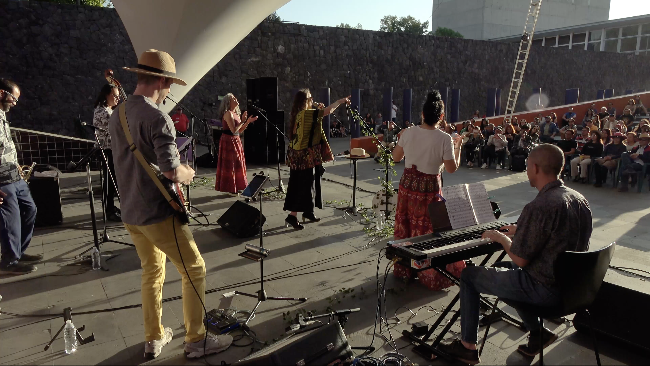 3_irene_albarran_live_audience_cenart.jpg