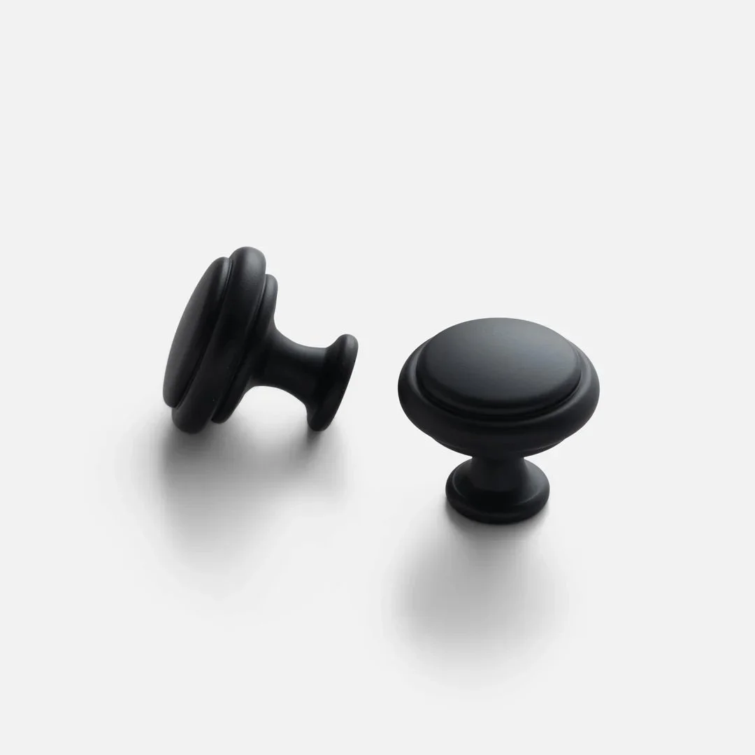 holiday24_143988_whittaker-knob-tb_duo_silo_1x1_jw.jpeg