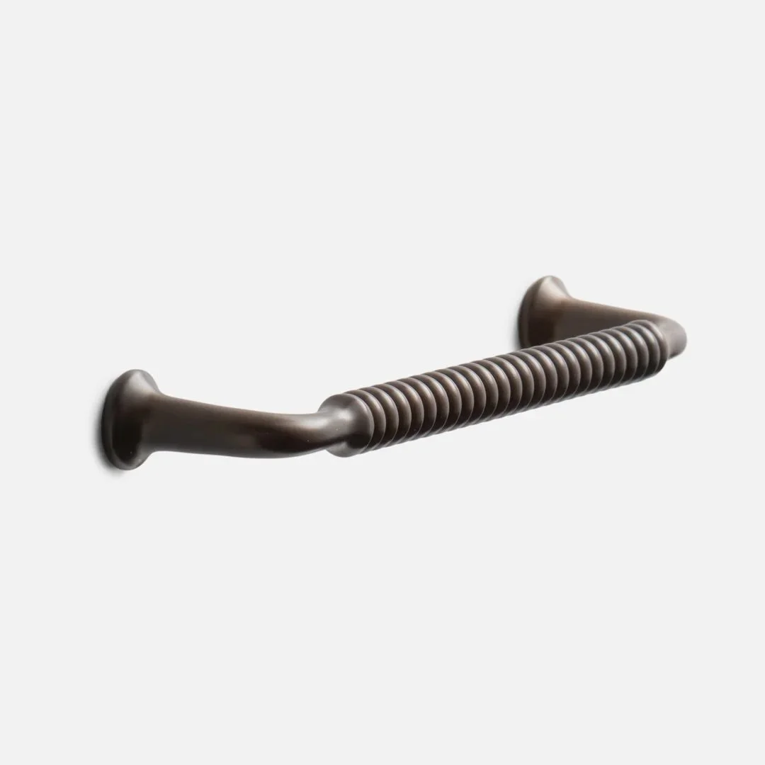 holiday24_143996_whittaker-pull-6_-orb_alt_silo_1x1_jw.jpeg
