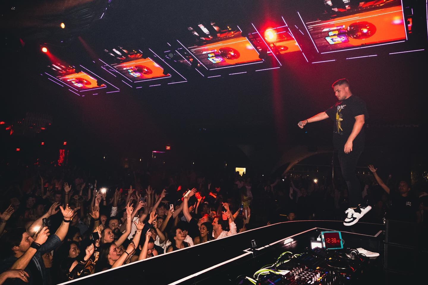 Vegas w/ @jonah @ookayx @zedd 🤘🏼