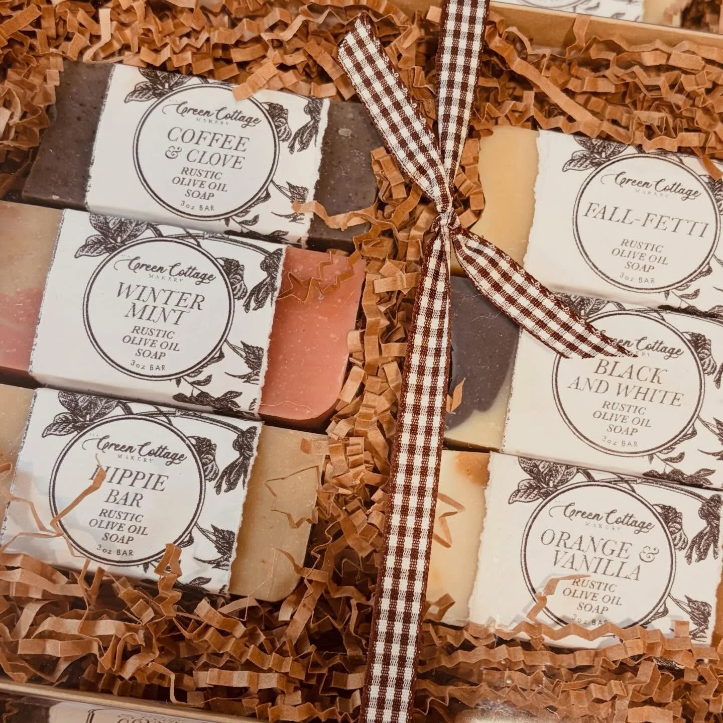 Gift boxes are releasing and I&rsquo;m starting with a sweet fall pop up @studio9salonandspa in Hudson 🤎 

#sweaterweather #cleanbodycare #hudsonohio #localmade #handmadewithlove