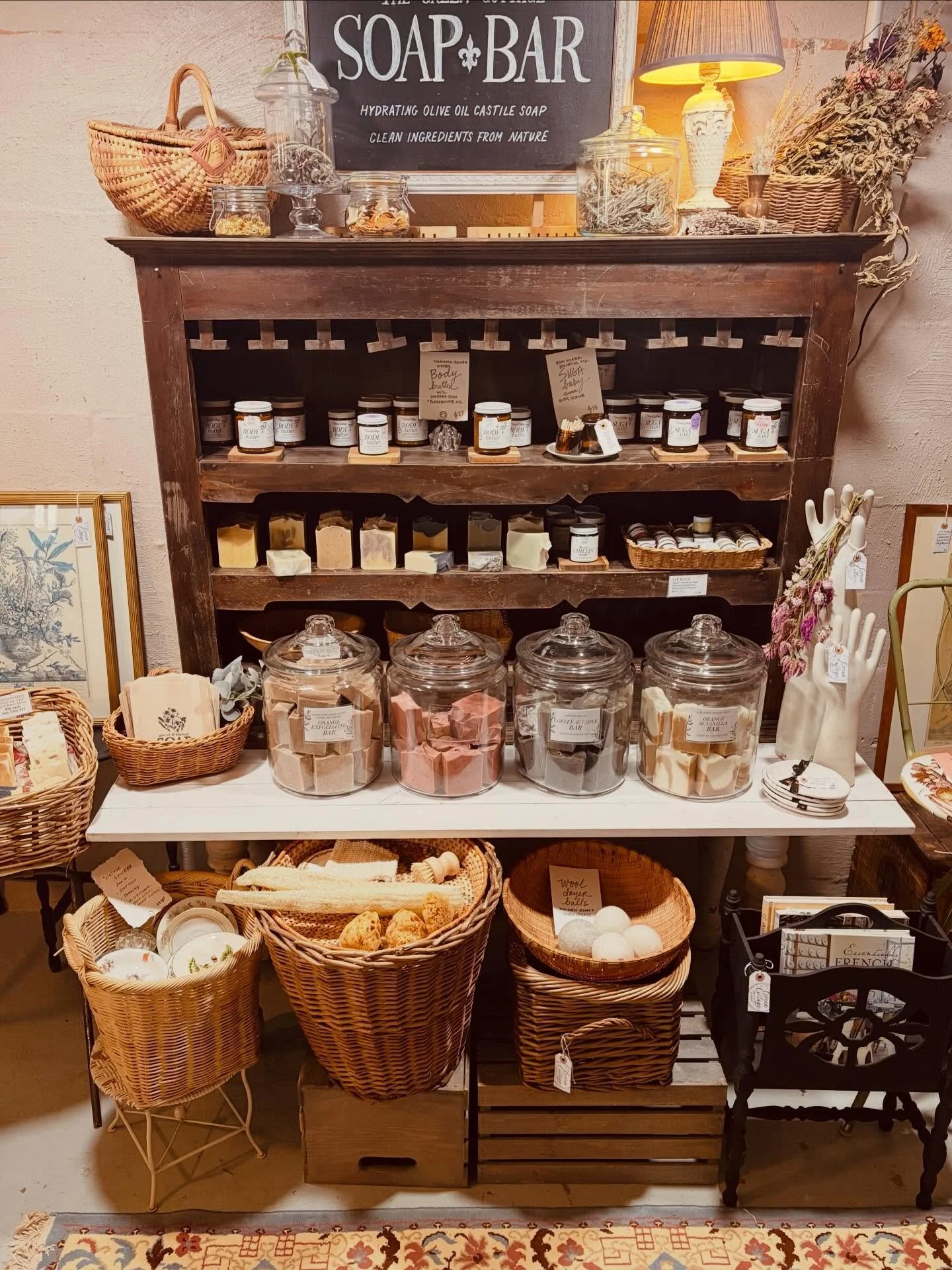 Collected countryside cottage 🧺 

#cottagestyle #handmadesoap #naturemade #collectedhome
