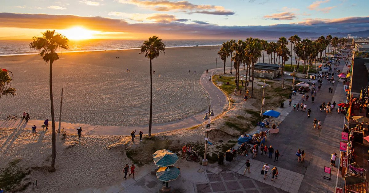 Sunset over the Venice Beach skatepark