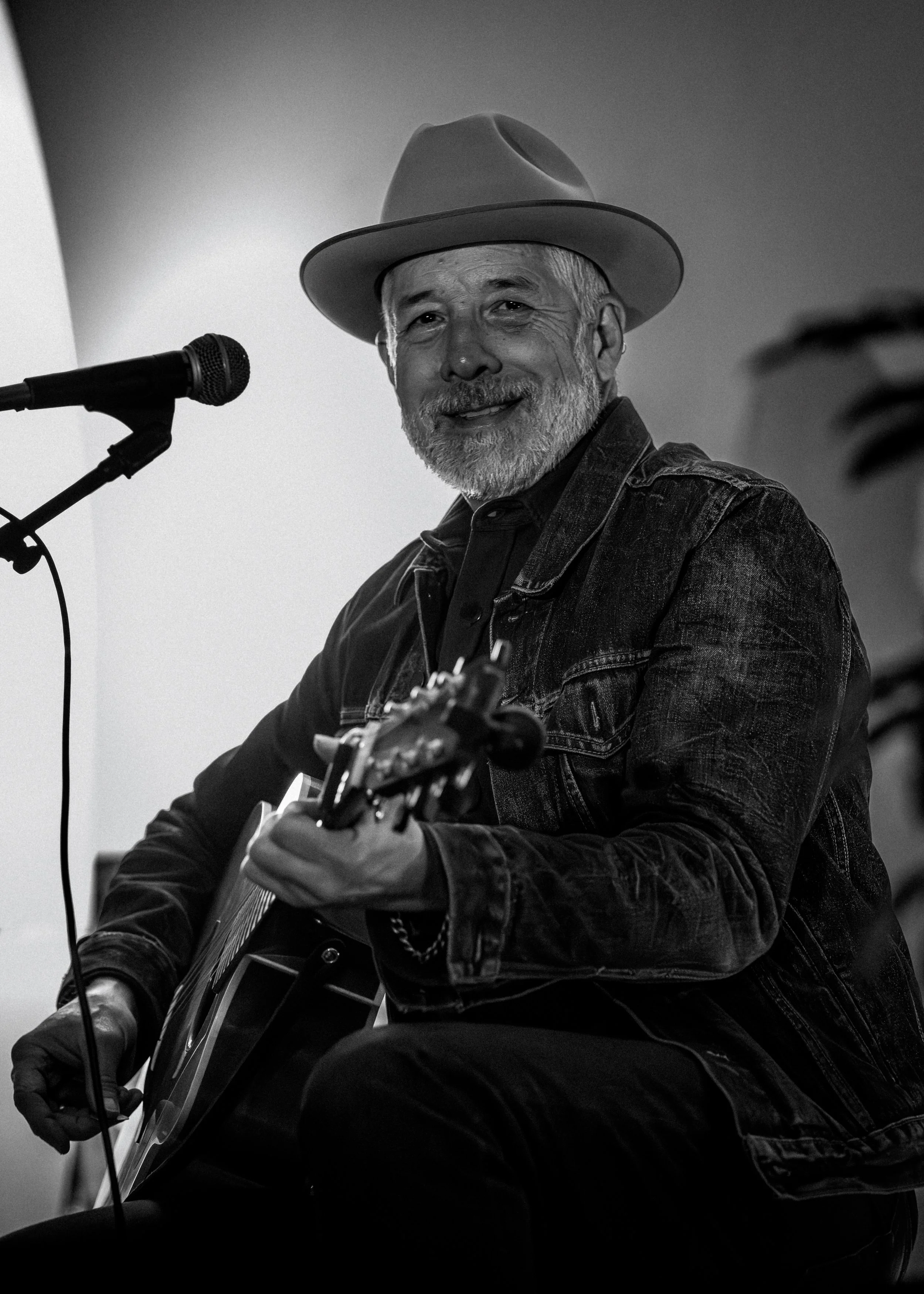 Victor Krummenacher at B-Side Records (Nov. 2025)