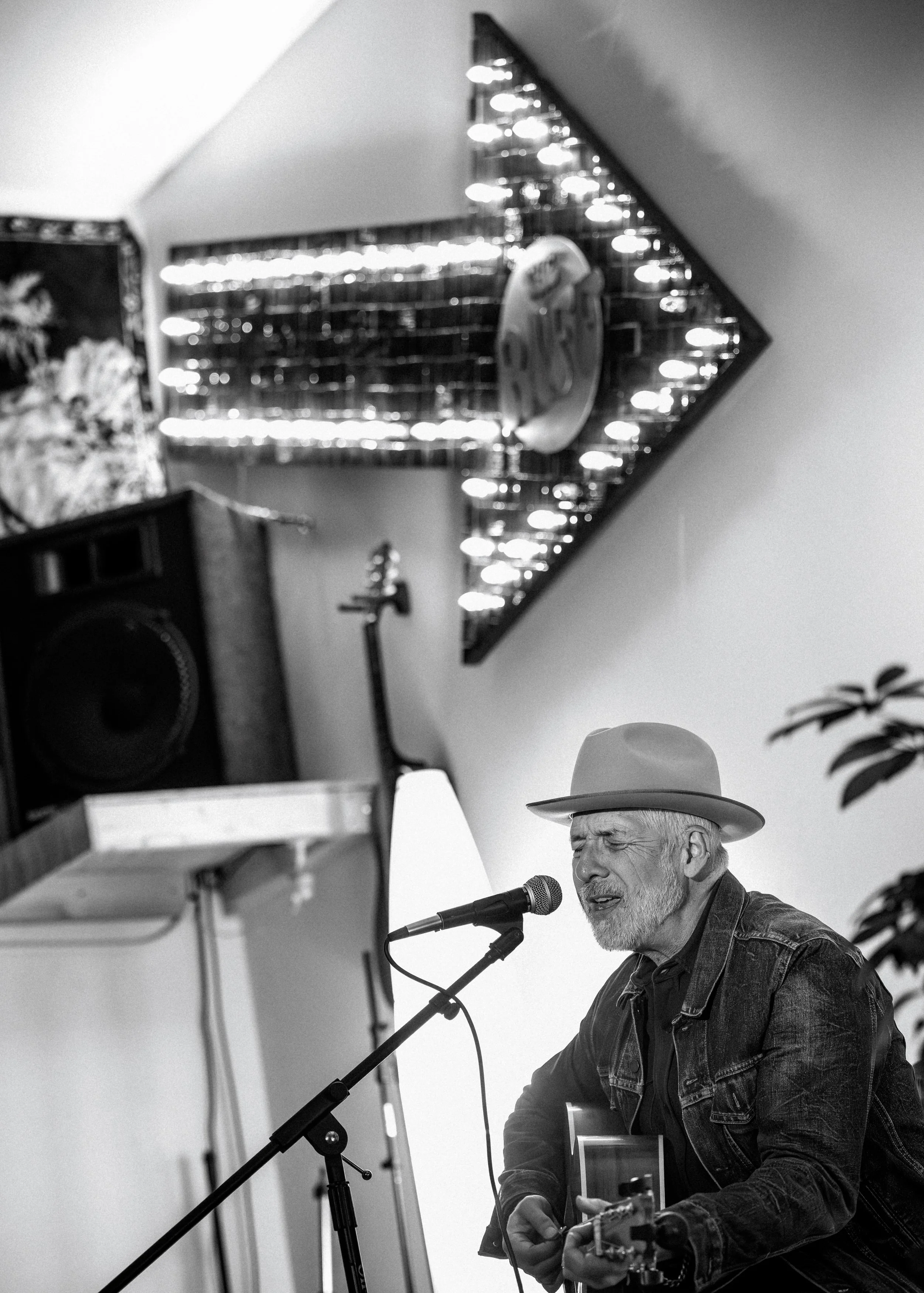 Victor Krummenacher at B-Side Records (Nov. 2025)