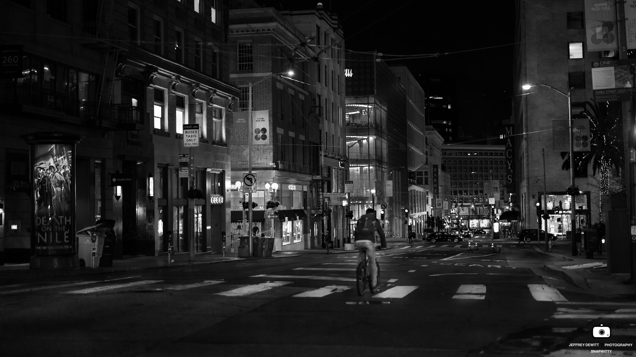 2022_February_California_SanFrancisco_UnionSquareBiker_BW-1.jpg