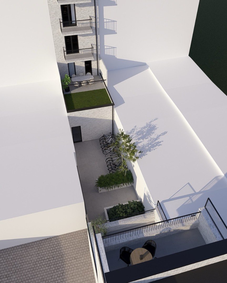 Koer met fietsparkeerplaatsen en bergingen onder het groendak