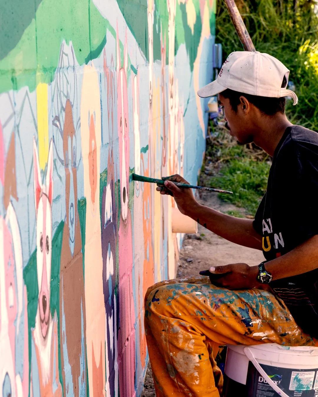 The Inzuzo Wine Company&rsquo;s labels take inspiration from artworks around Sir Lowry&rsquo;s Pass Village created by &lsquo;Paint SLPV&rsquo; &ndash; a community arts project that aims to uplift and empower its residents through community street ar