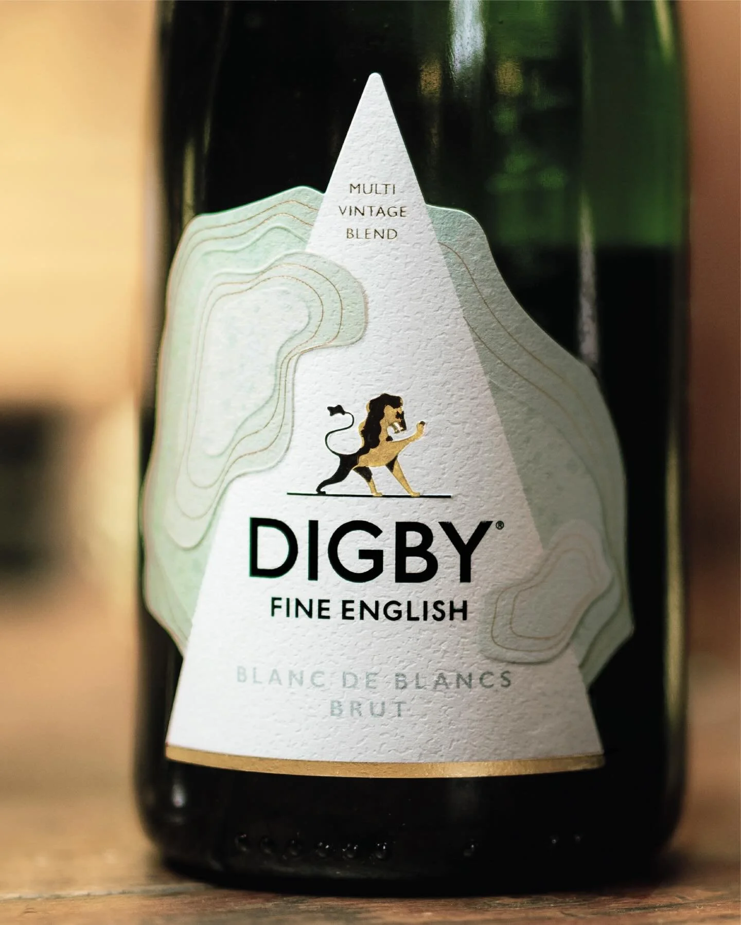 The Digby Multi-Vintage Blend is a blend of different wines from between 2013 and 2021, with additional lees-aging, made from grapes grown on distinctive greensand, clay and chalk soils.&nbsp;
&nbsp;
Inspired by the unique terroir, Barlow &amp; Co. d