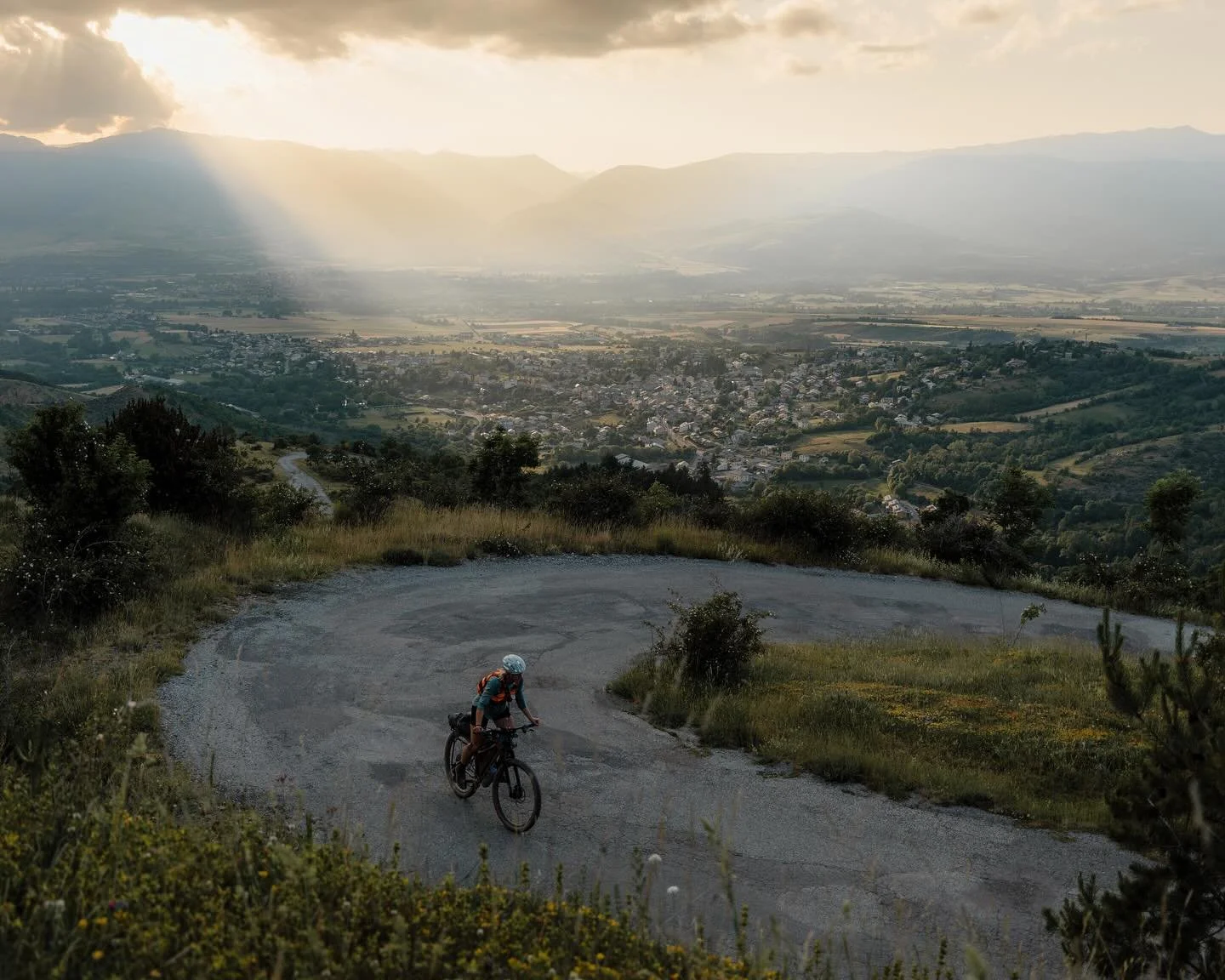 Hello from the Pyrenees!
We are soaking up the last sunny days of autumn and our minds are already gearing up for El Piri 2026! 
We are so pleased with the success of this year’s edition. With a 78% fin