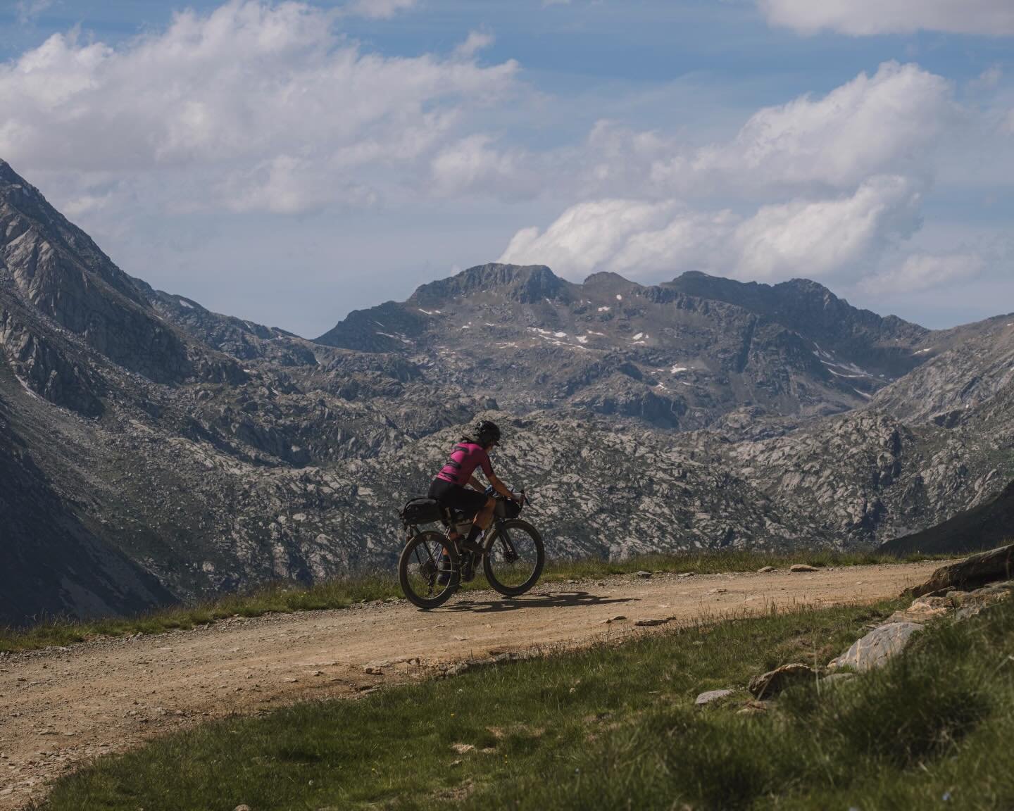 El Piri 2026: The countdown begins.. Two weeks to go until riders join us in Girona to set off deep into the Catalan Pyrenees.

The training is done, the route is ready and we are so excited to welcome you all!

In partnership with: 
@tailfincycling 