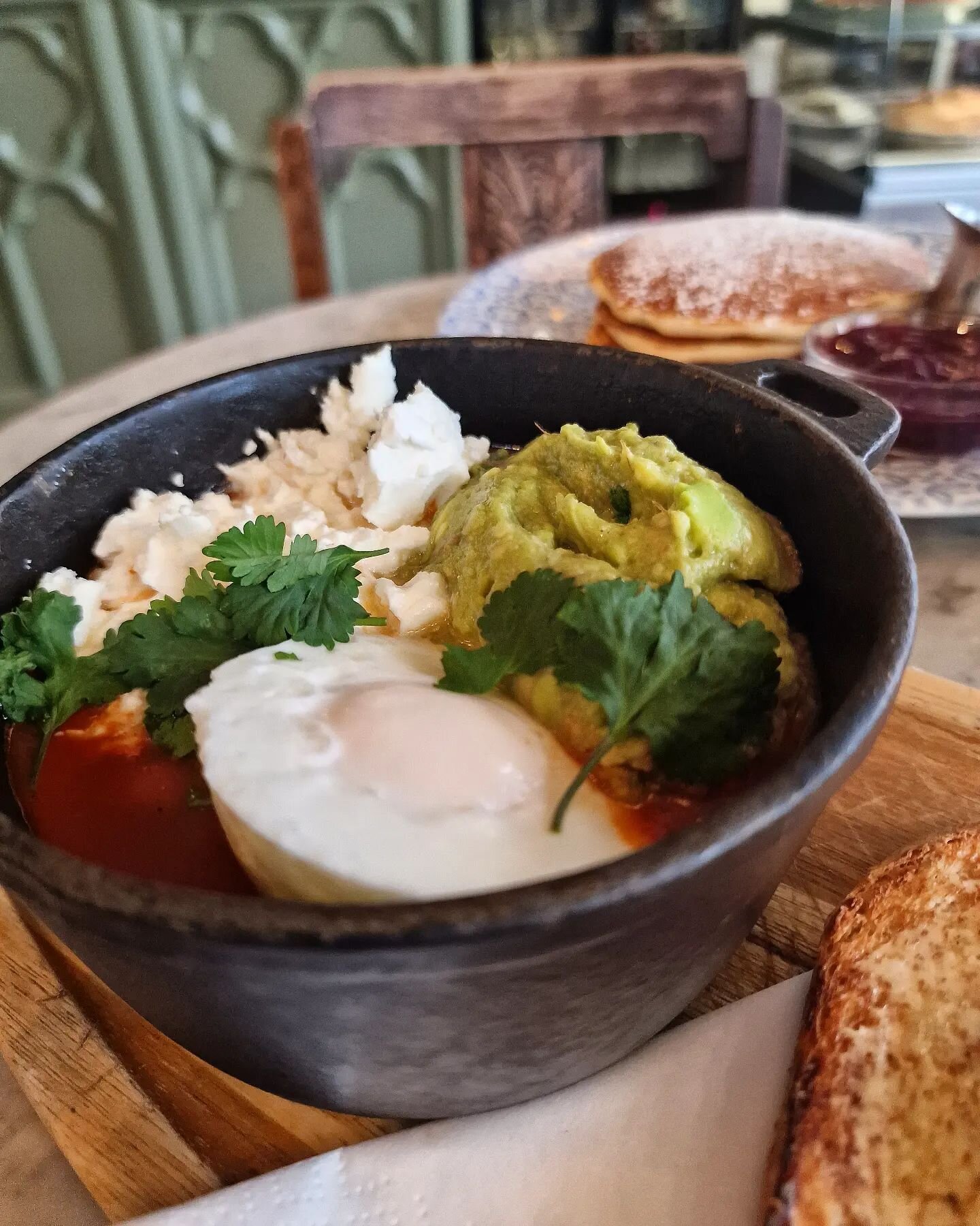 Our signature BARBIE BEAN BOWLS are the perfect option for breakfast, brunch, AND lunch!!! 🤤🥑

Choose from 👇
- Avo, Feta &amp; Poached Egg
- Halloumi, Mushroom &amp; Poached Egg
- Roasted Potato &amp; Chunky Veg

#avocadobrunch #feta #avocadobowl 
