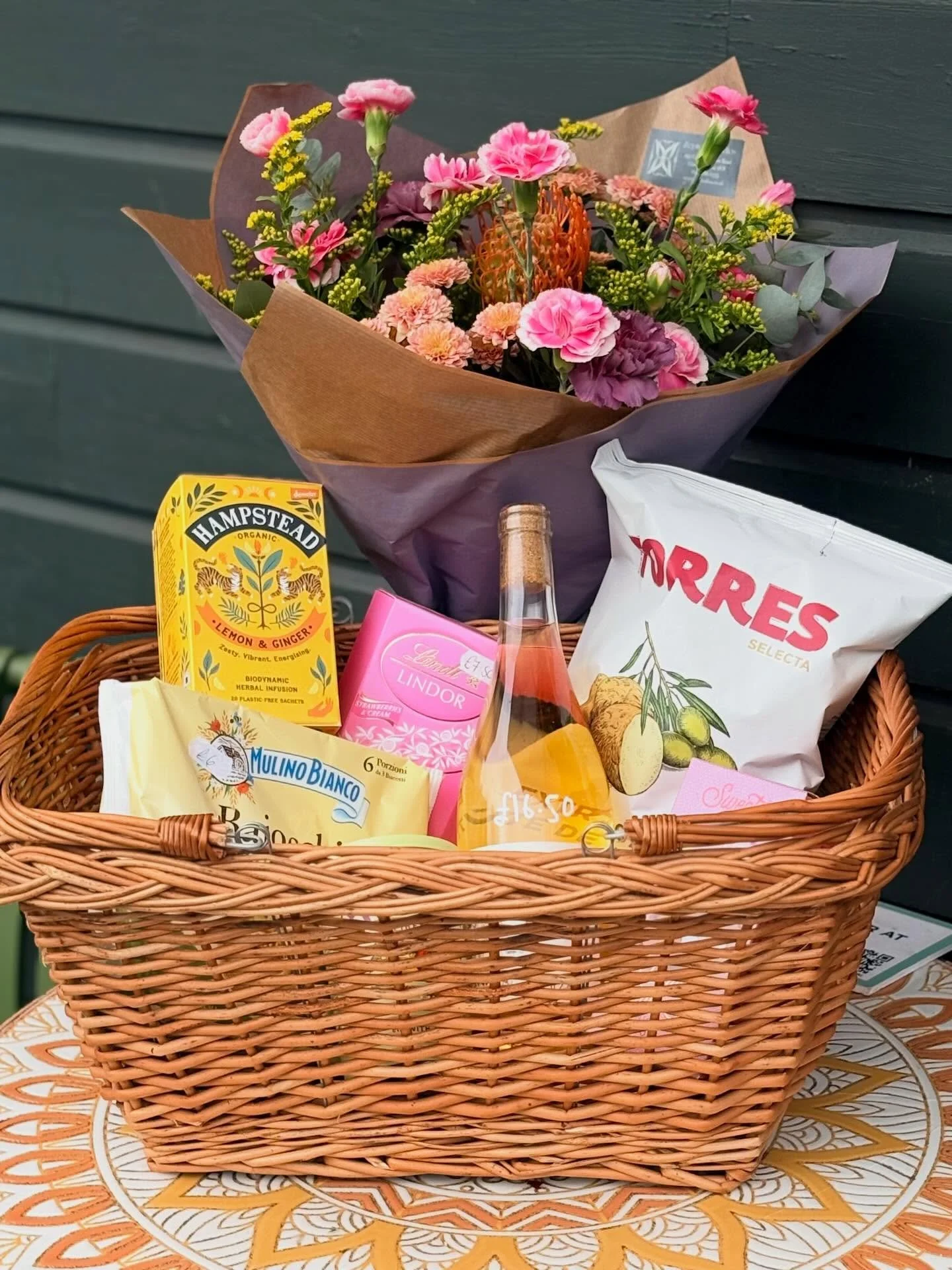 Get your Easter treats at Cuku 🧺💐

We&rsquo;ve got a lovely selection of wines, flowers, sweet &amp; savoury treats to enjoy this Easter weekend 👏