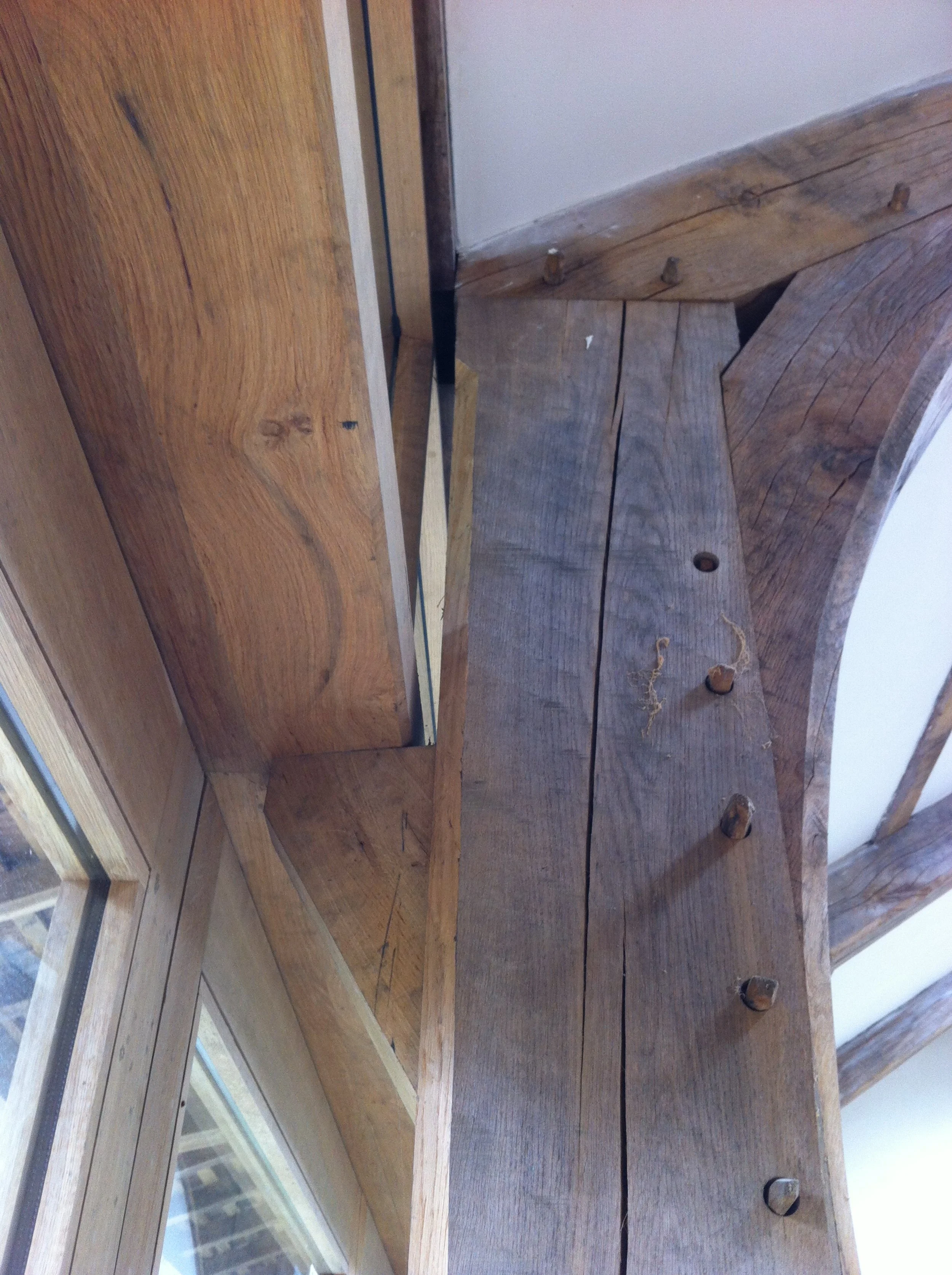 Oak 'crucks' and transom connections