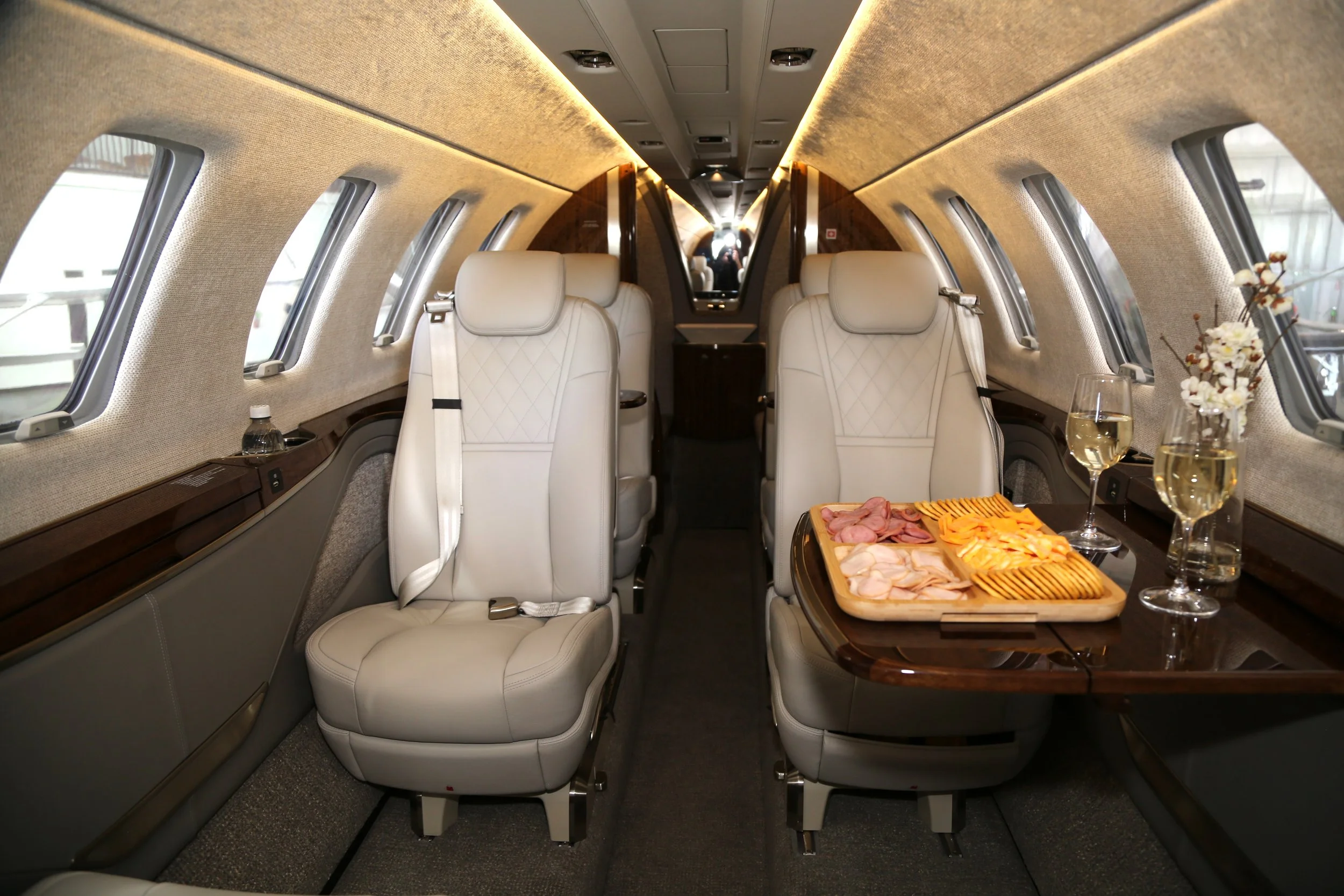 N711MJ - INTERIOR.JPG