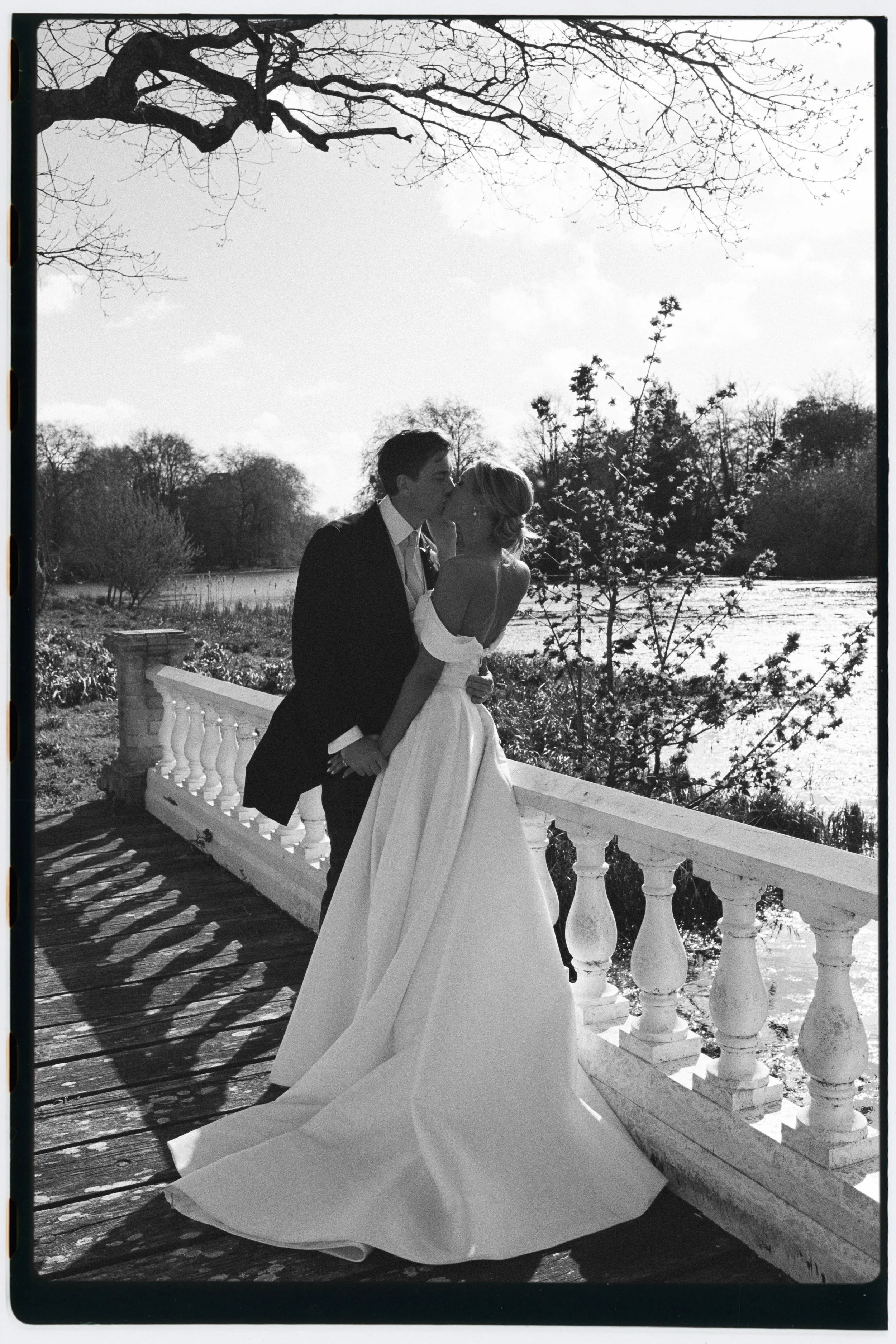 st-Giles-bridge-kiss-2026-35mm.jpg