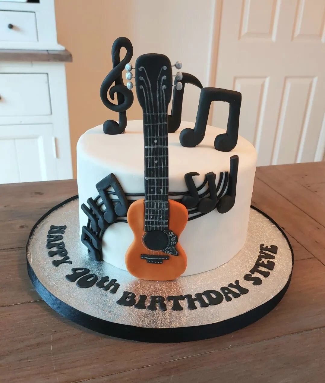 A Birthday cake that rocks music!! 🎵🎶🎸

#guitarcake #guitar #music #singer #musicnotes #acousticguitar #birthday #birthdaycake #noveltycake #musician #melody #lovinglife #birthdayboy #40thbirthday #40thbirthdaycake #lifebeginsat40 #partytime #cele