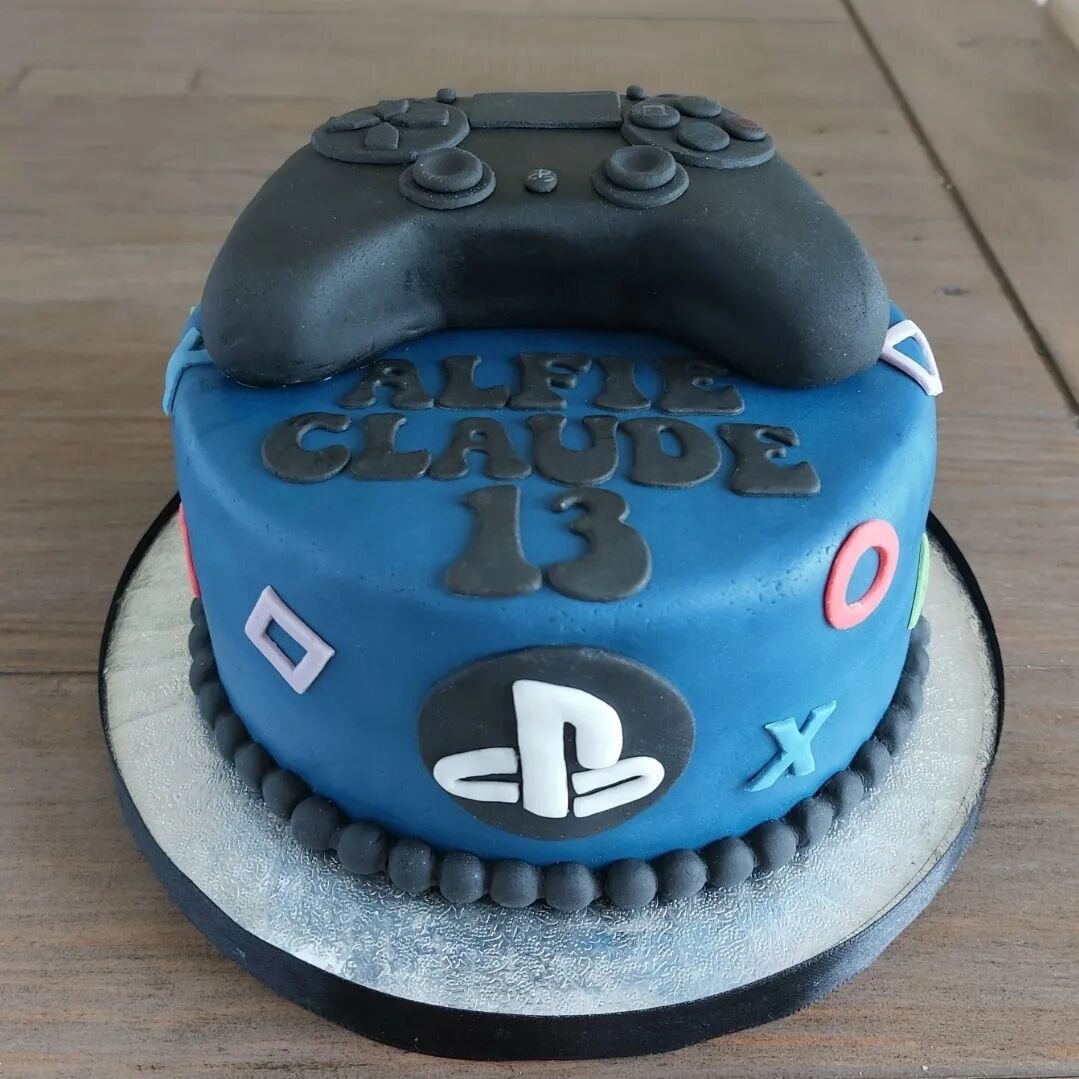 A perfect birthday cake for that gamer in your life. Happy 11th birthday Alfie Claude 🥳

#gamer #playstation #playstationcontroller #ps4 #birthdayboy #birthdaycake #noveltycake #cakeart #videogames #chocolatecake #cakesofinstagram #instacake #fun #y