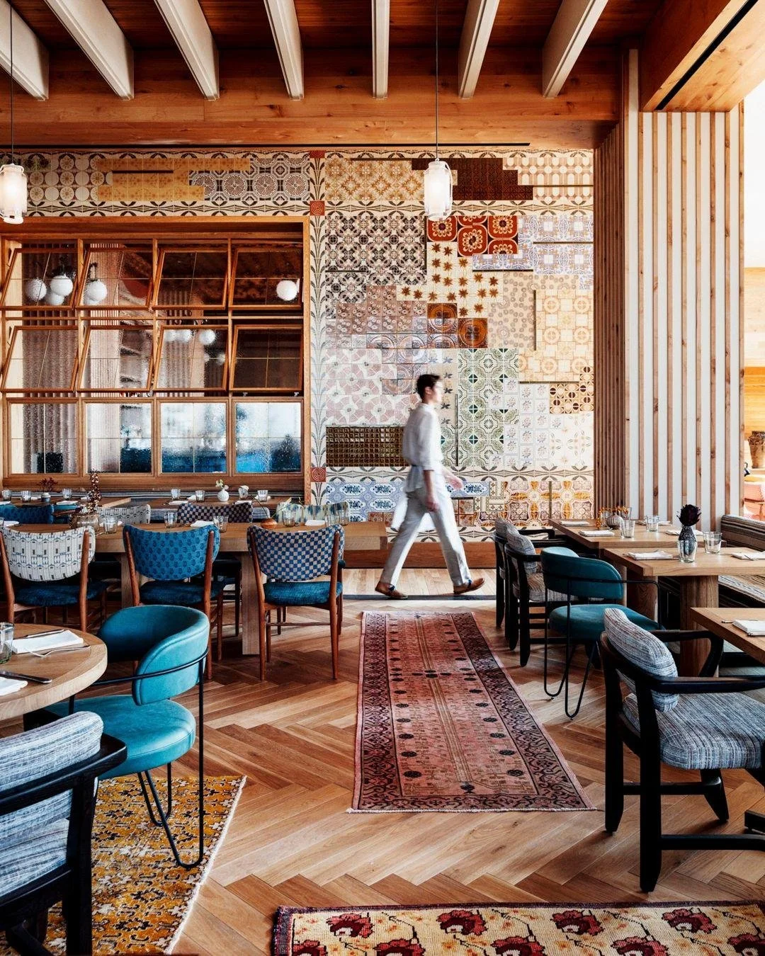 City energy. Boutique luxury. Proper style.

Austin Proper in Texas checks all the boxes. Designed by Kelly Wearstler with bold textures and a lot of swagger, it feels more like an art collector&rsquo;s loft than a hotel. Right in the middle of downt