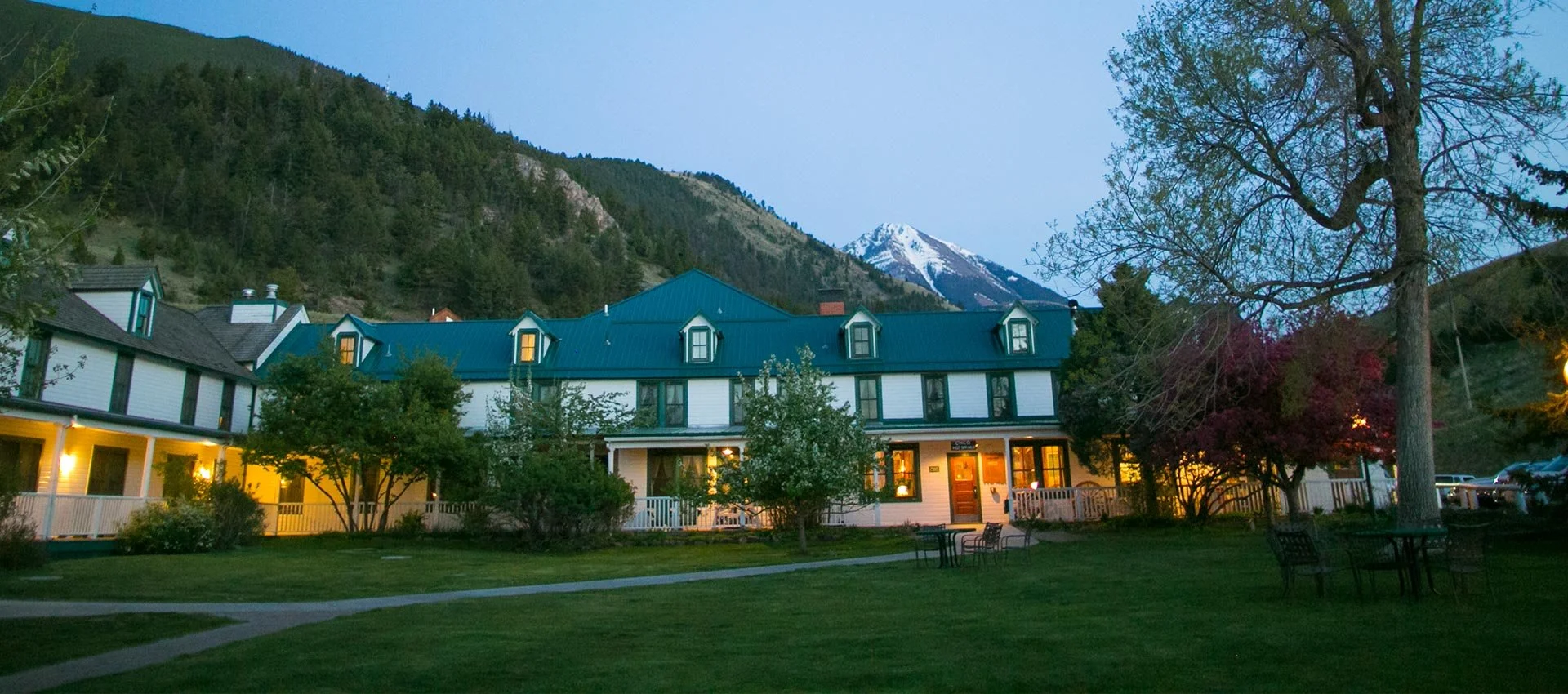 Chico Hot Springs Resort - Pray, MT