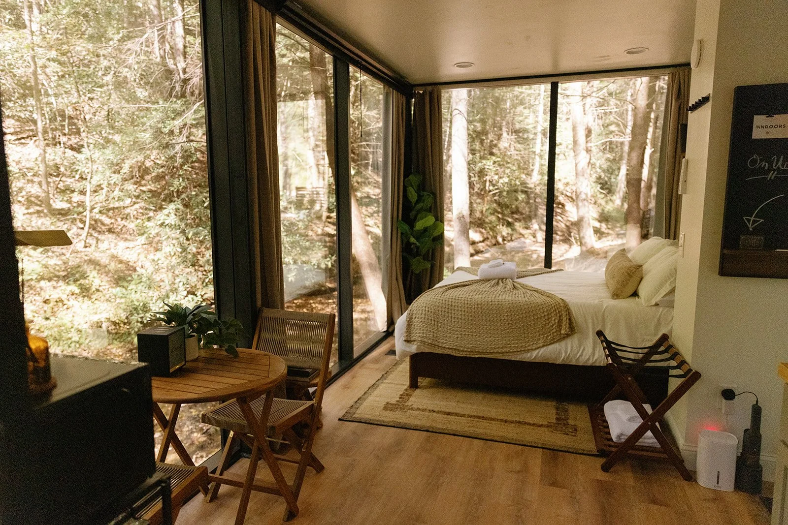 GlassHouses-NatureRoom39_websize.jpg