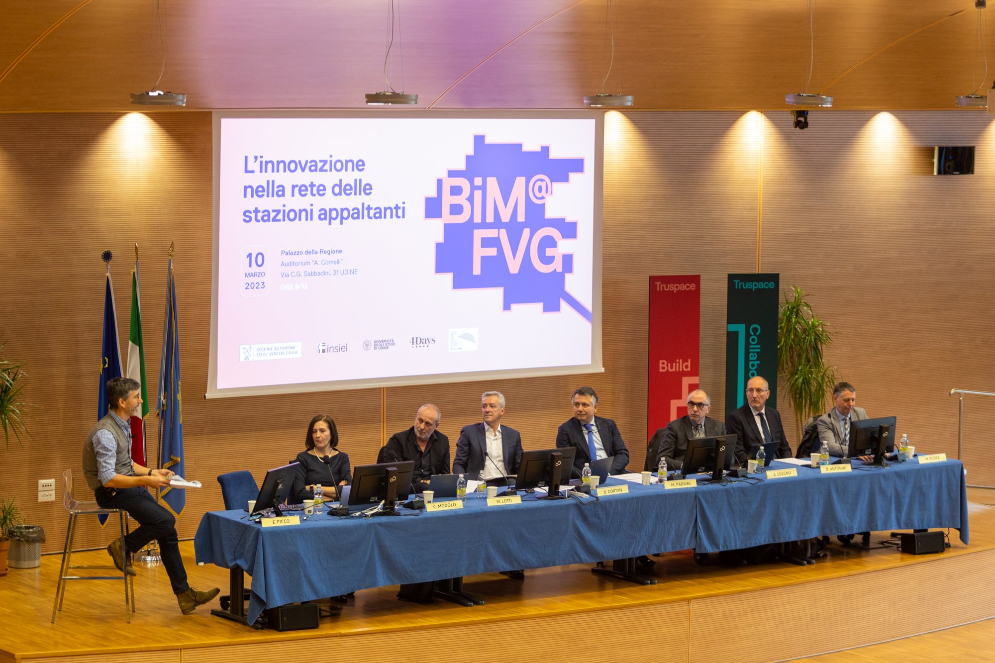  Seminario BIM@FVG | Da sinistra: Ennio Picco (Direttore Tecnico Cimolai), Cristina Modolo (Direttore Servizio Lavori pubblici ed edilizia tecnica Regione FVG), Marco Lotti (AD 4Days), Daniele Gortan (Direttore ComPA FVG), Marco Padrini (Direttore Ce