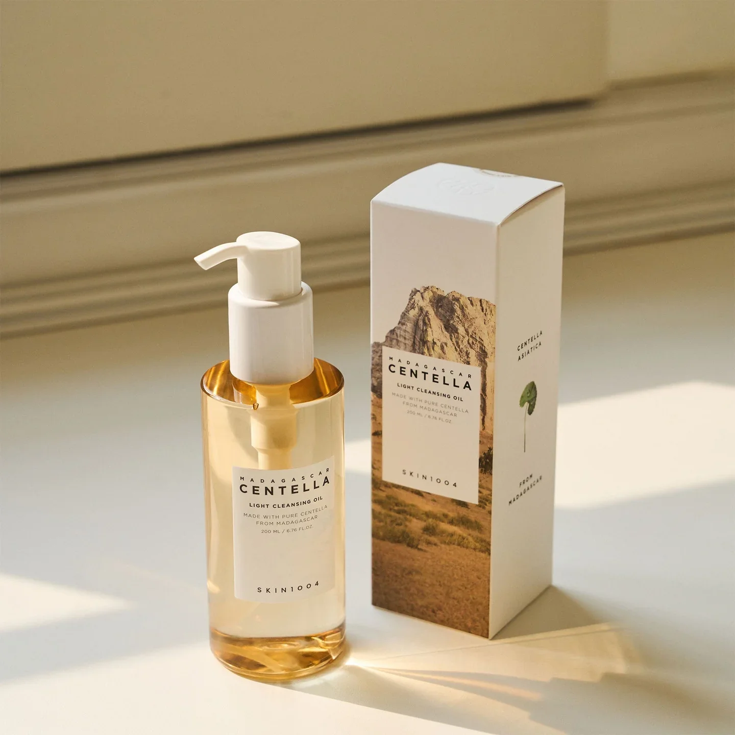skin1004-cleanser-centella-light-cleansing-oil-38409133490422_1440x.jpg-2.webp