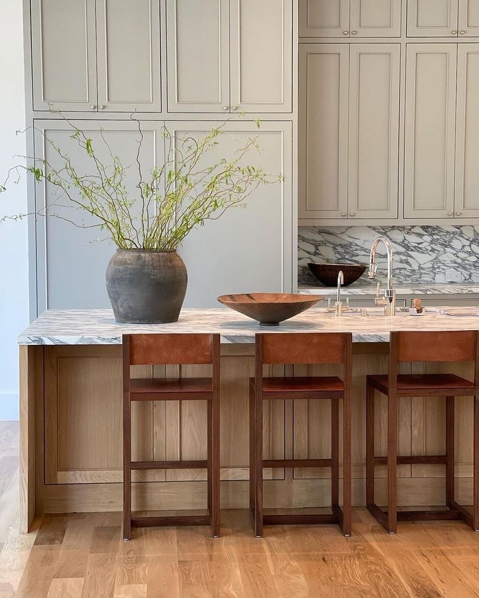 NOT WHITE NEUTRALS&hellip;

Don&rsquo;t get me wrong, I love a white kitchen! But what I&rsquo;m really loving for kitchen color schemes are &ldquo;non-white&rdquo; neutrals&hellip; I love the way these neutral, earthy tones feel like a peaceful back