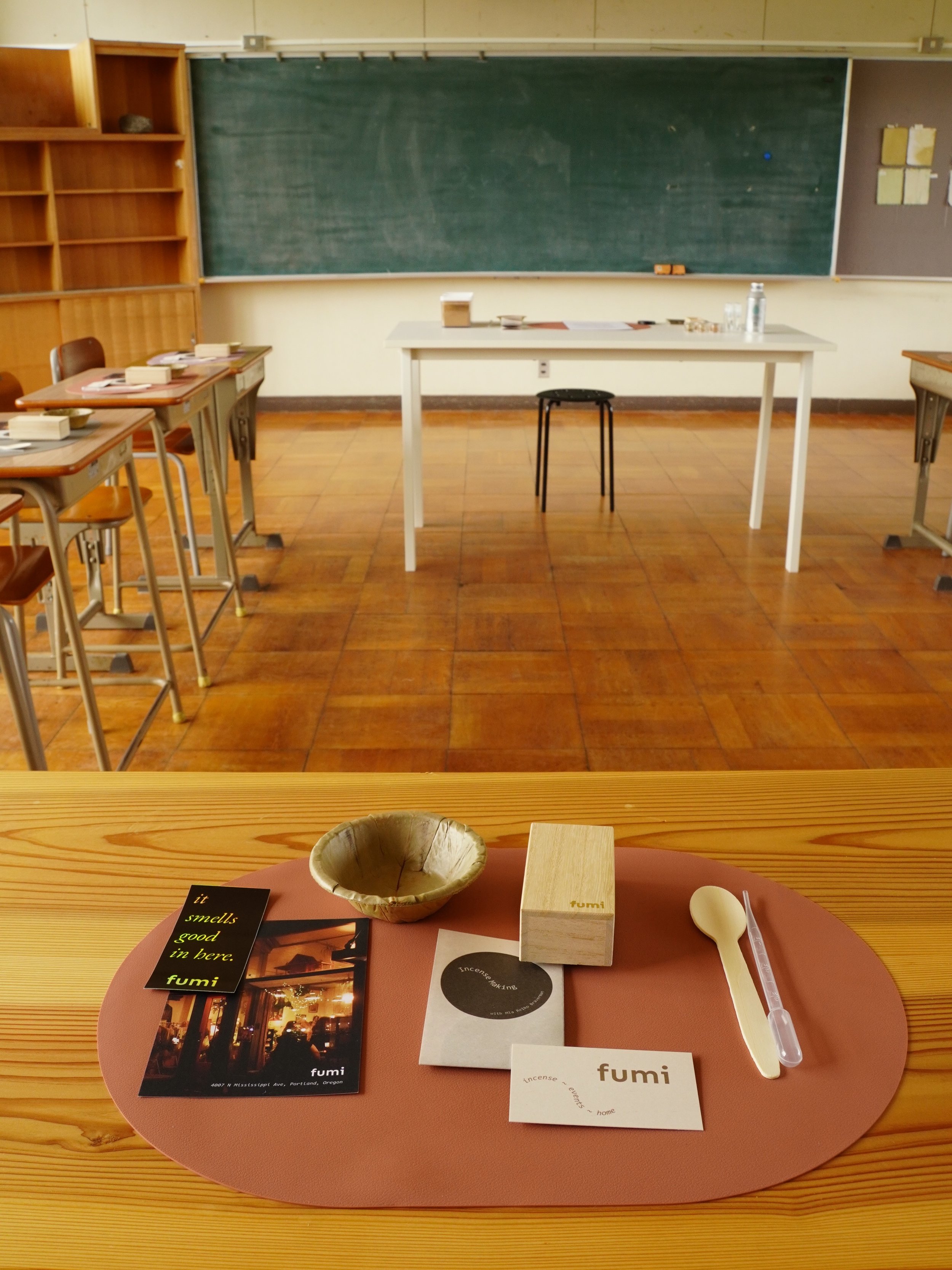 This is my second year teaching an incense making class here on the island of Awaji at the beautiful former middle school turned creative center, @ei_to_awajishima 🤍 It&rsquo;s an honor to have the opportunity to teach workshops here in Japan, and o