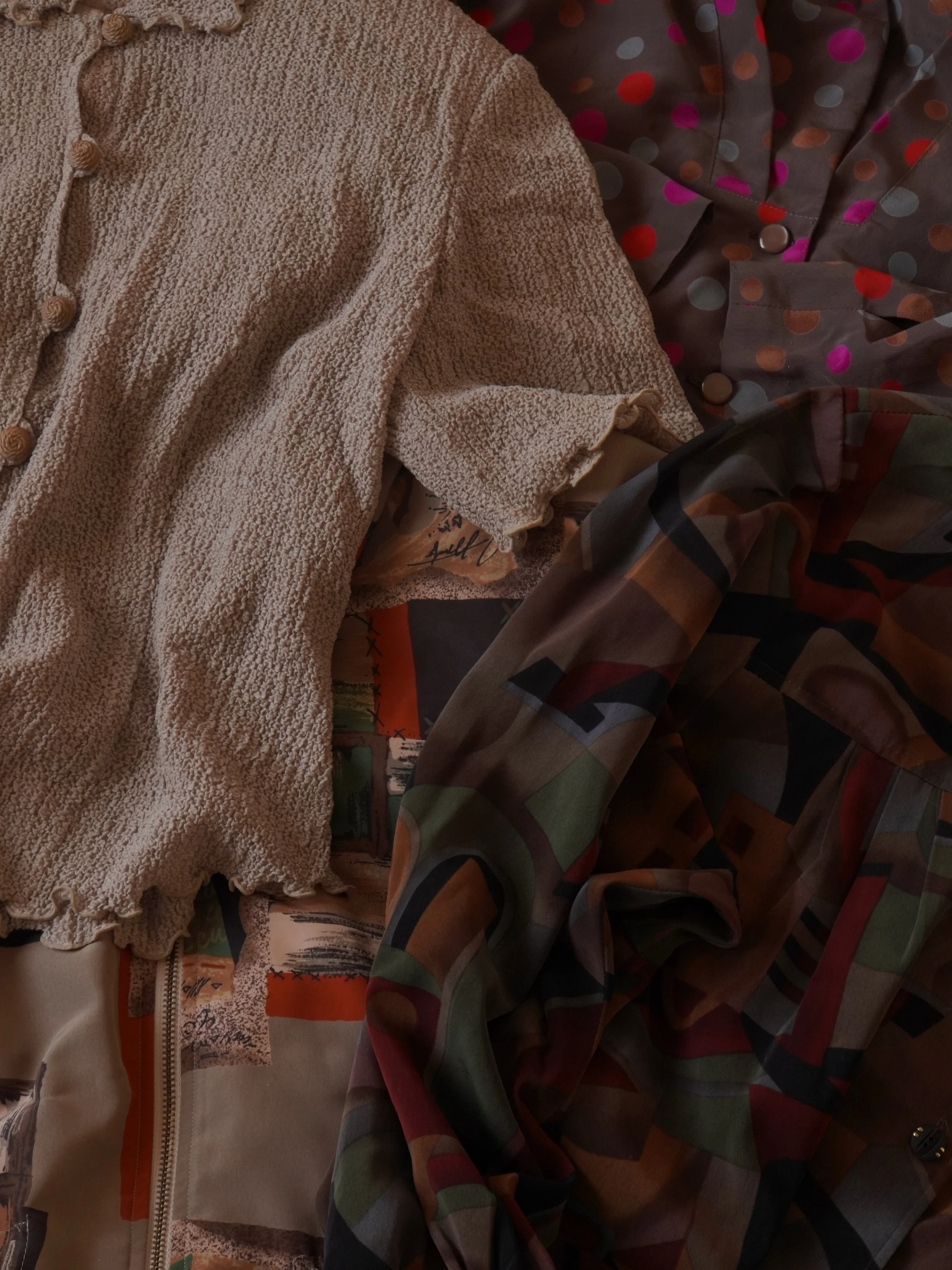 A peek at some vintage clothing finds from Japan 🤍 We sourced over a 100 pieces that will slowly but surely find their way into the shop. Textures, patterns, cute buttons, oh my ✨
