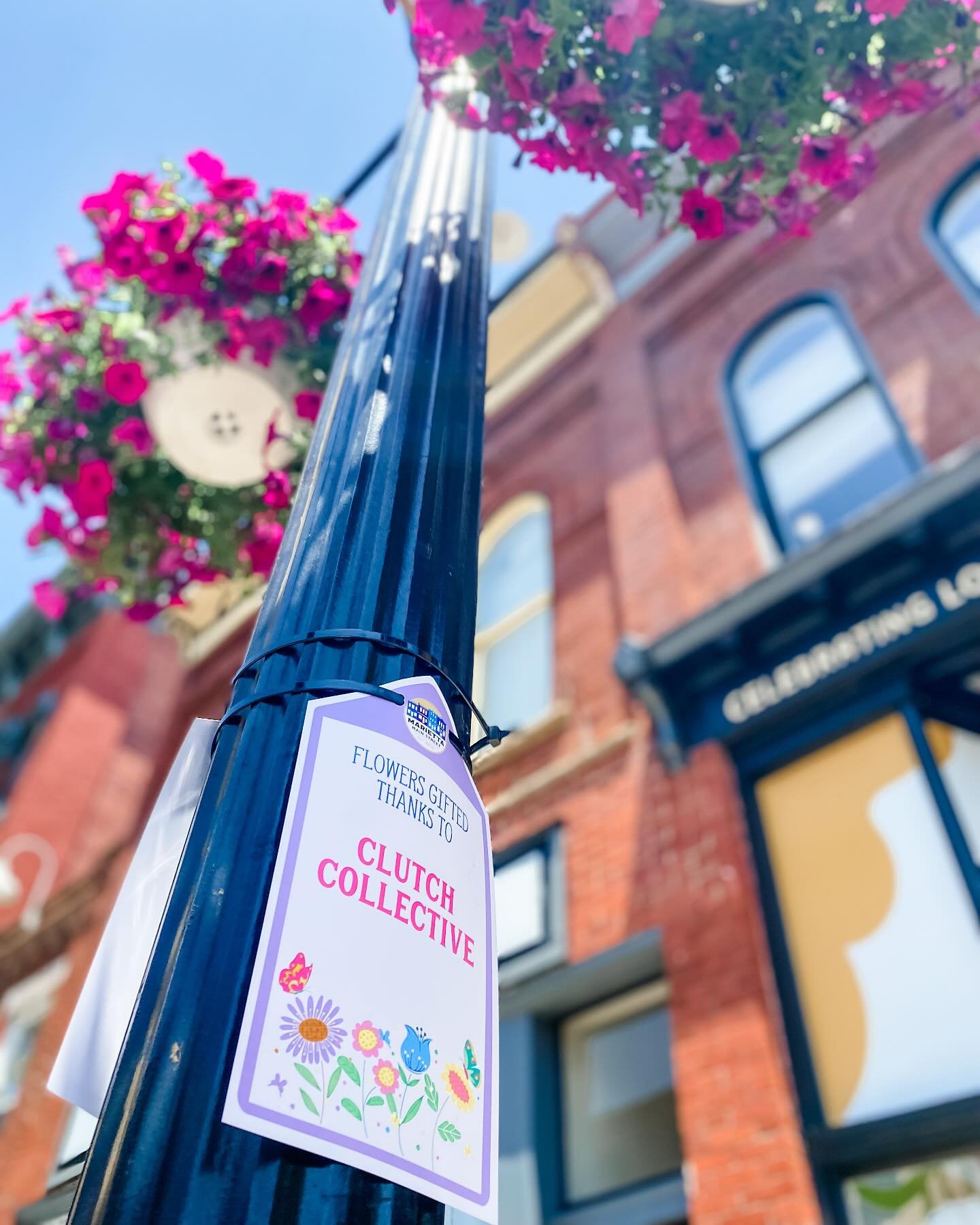 We love seeing downtown in full bloom! 🌸 Many thanks to @mariettamainstreet for annually raising funds and coordinating the flower baskets downtown, it&rsquo;s a lot of work but our community looks so good with its purple petunias in place. 🙌

#liv