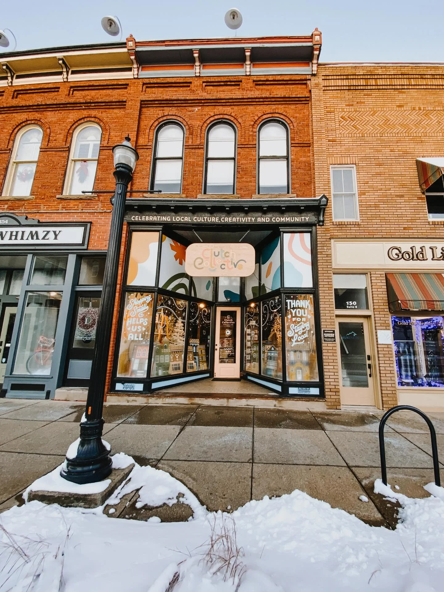 You know I love the snow, but it was still hard to close early on Saturday and not open on Sunday - especially so close to Christmas. That said, the snow has settled in and downtown Marietta looks like it stepped straight out of a Hallmark movie. The