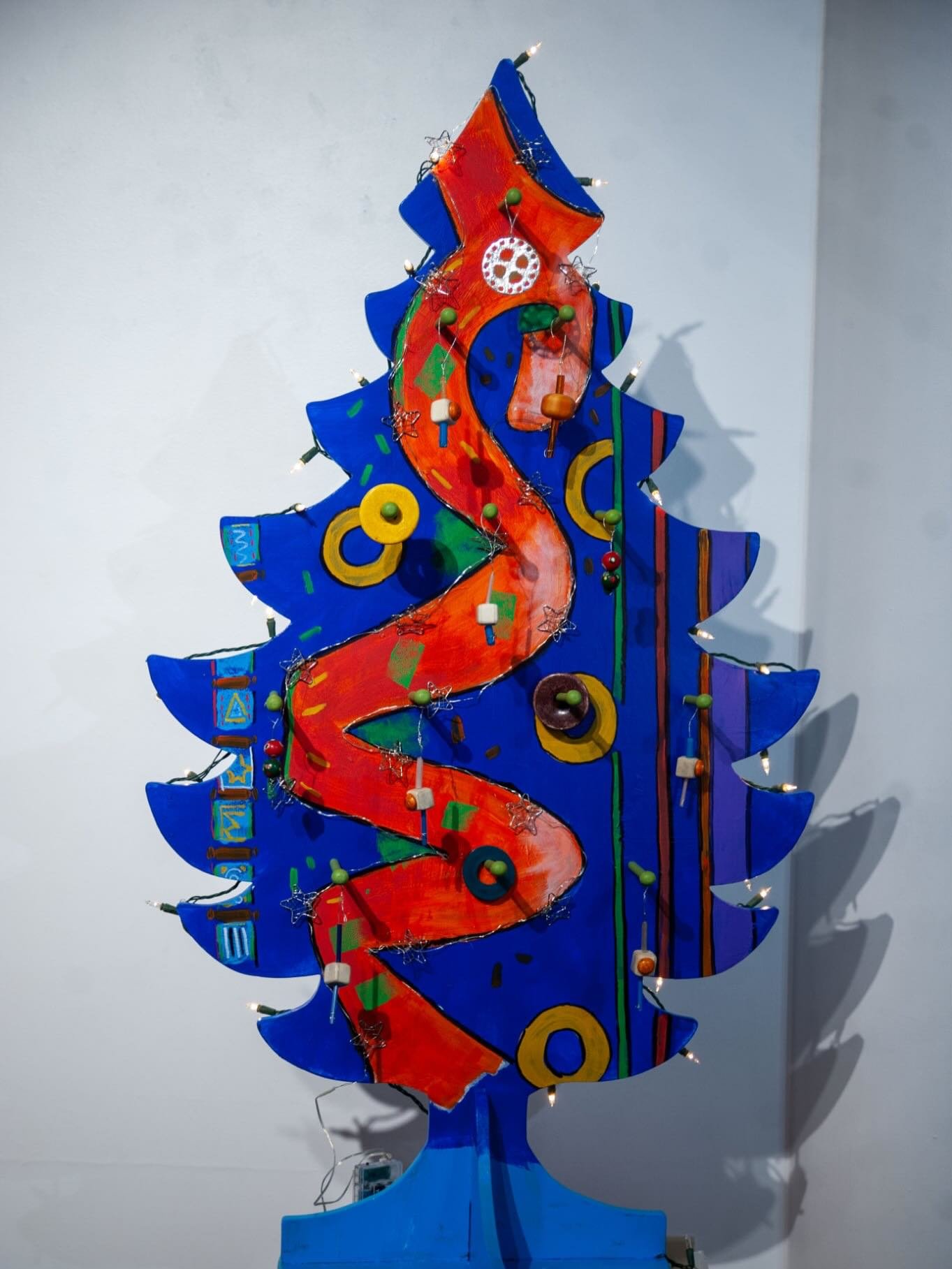 Every year, the @parkersburgartcenter transforms into a wonderland of imagination for its annual Artist Trees Exhibit&mdash;and this year&rsquo;s display might be the most creative yet. Debuting during the Center&rsquo;s Holiday Open House &amp; Arti