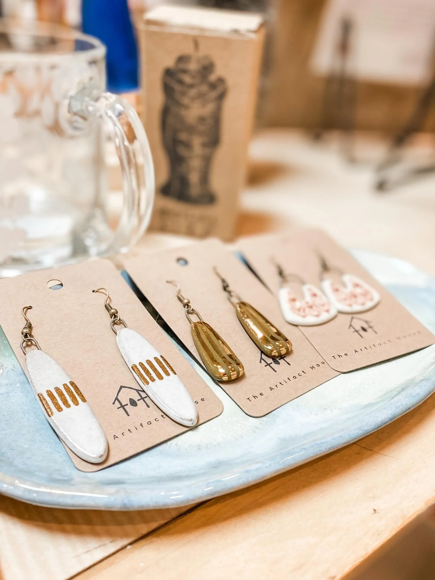 I&rsquo;ve been obsessed with ceramic jewelry this year and I&rsquo;m so excited to add new pieces from @theartifacthouse.jewelry! 🙌 No, they aren&rsquo;t too heavy. Yes, they are just as lovely in person. And yes, I&rsquo;m wearing a pair right now