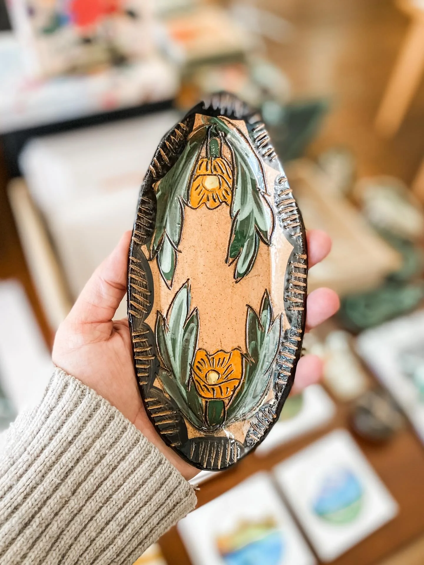 🙌 New ceramic trinket trays, soap dishes, and earrings just arrived today from @toughkittydesigns! Just in time to add some color as you refresh your home and wardrobe for spring. Rumor has it that it might be 68 degrees this weekend - that alone is