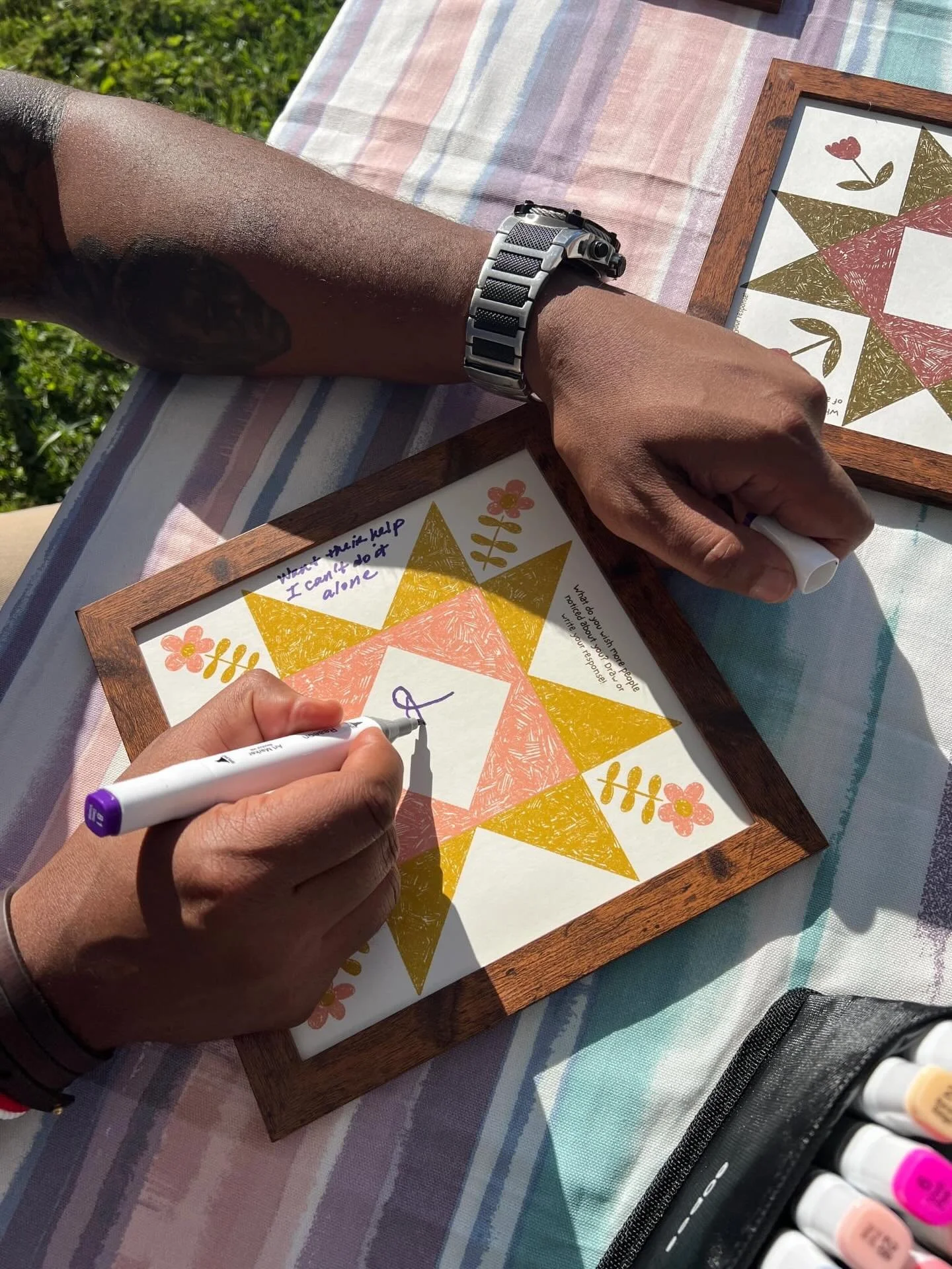 🙌 The Athens Quilt Trail Project, created by artist Caroline Murphy (@artsy_car.o.limes), brought a new kind of community-driven art experience to Athens, Ohio, this winter. Inspired by traditional quilt trails but reimagined as an interactive serie