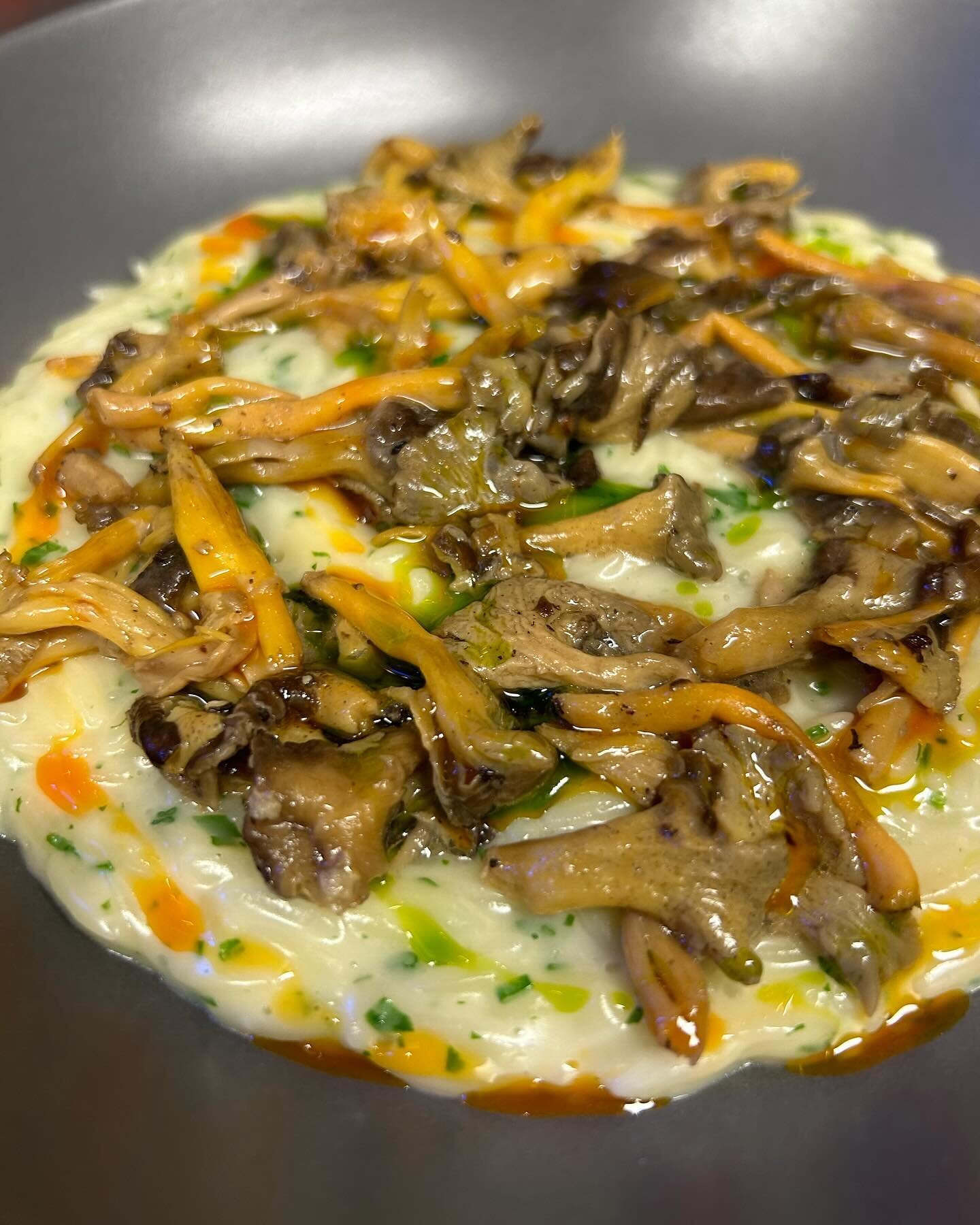 Orzo pasta, wild mushrooms, parmesan 🍄 🌱 

We always cater for veggies among all the fish and seafood 🌊 

We have some spaces for tonight if you want to nab a booking, or we hold some seats for walk-ins too. 🏃&zwj;♀️ 

#stleonards #stleonardsonse