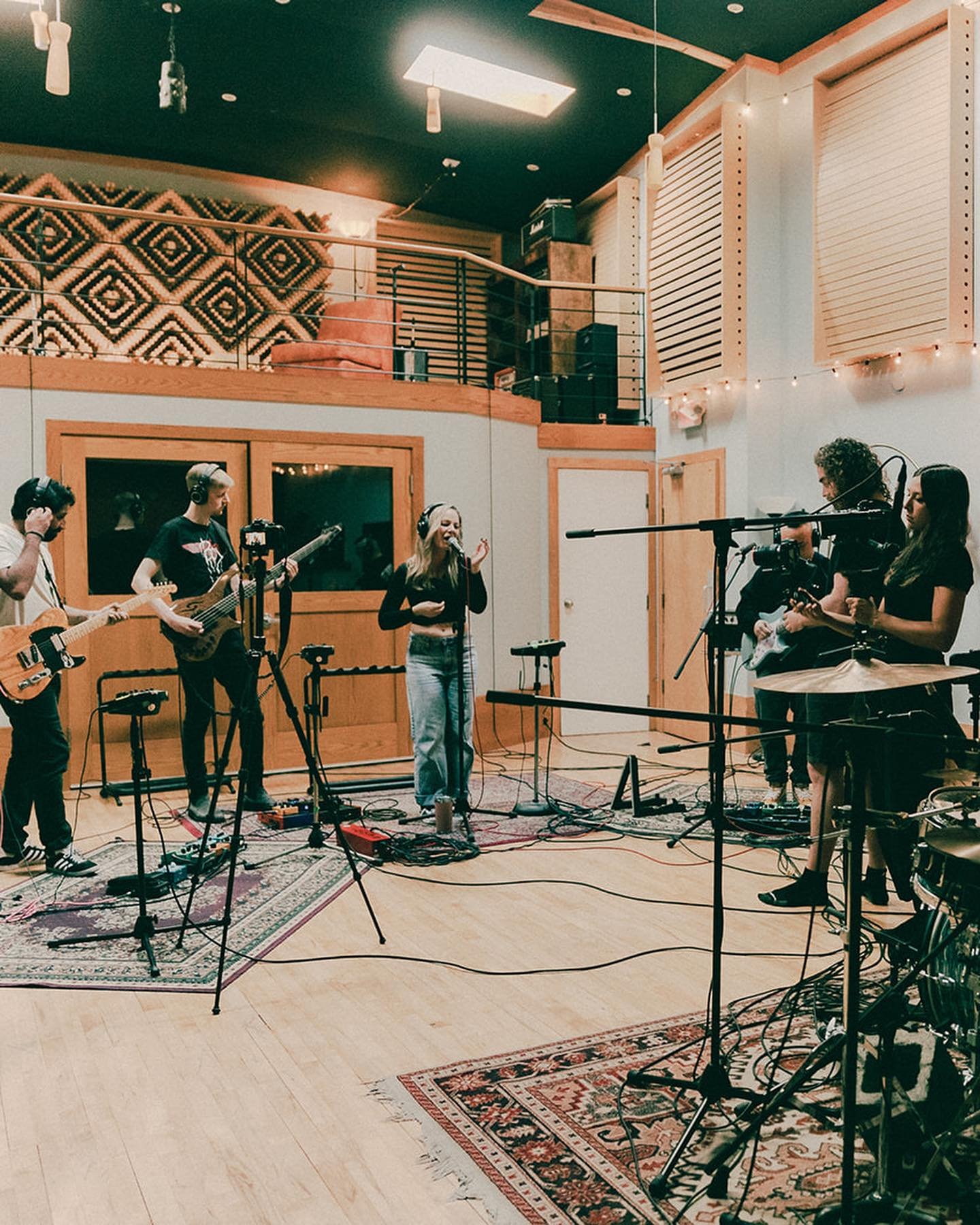 Exciting news! Our album drops this Friday! Check out some behind-the-scenes pics from our recording session. Don&rsquo;t forget to pre-save it - link in bio! ❤️

📸 @mayumix_m 
📍 @raincityrecorders 

#livemusic #vancouverartist #vancouverlife #vanc
